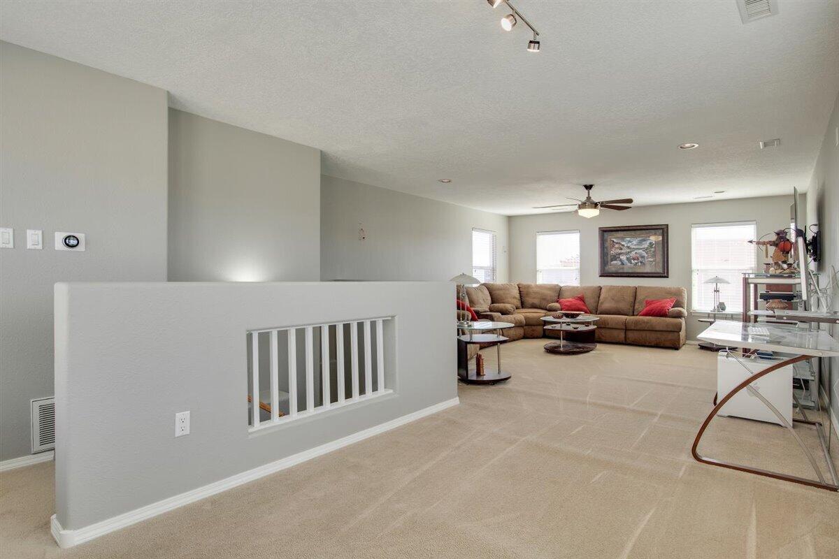5433 Roosevelt Loop NE
