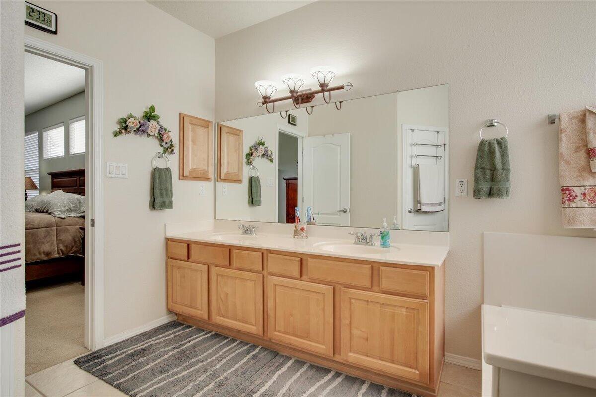 5433 Roosevelt Loop NE