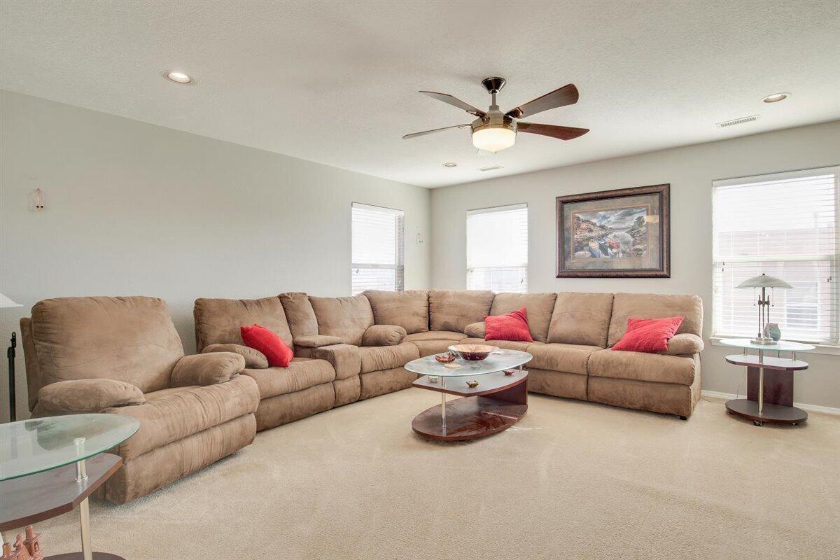 5433 Roosevelt Loop NE