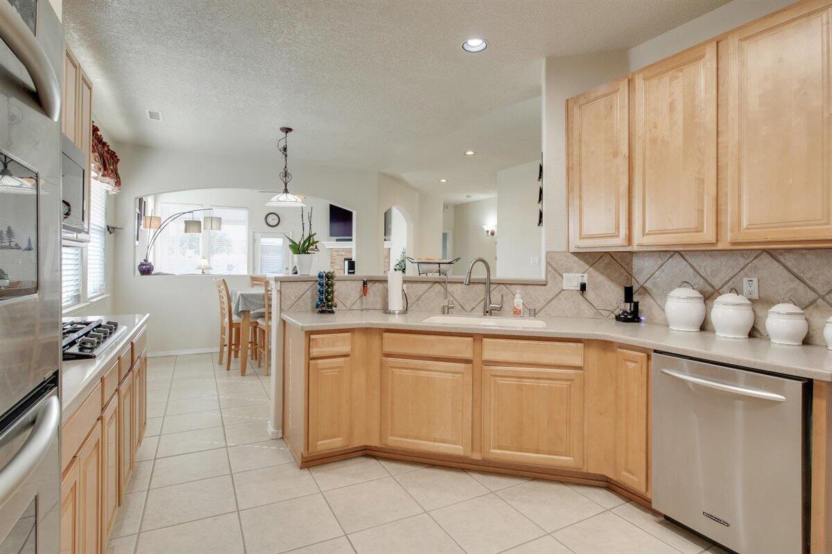 5433 Roosevelt Loop NE