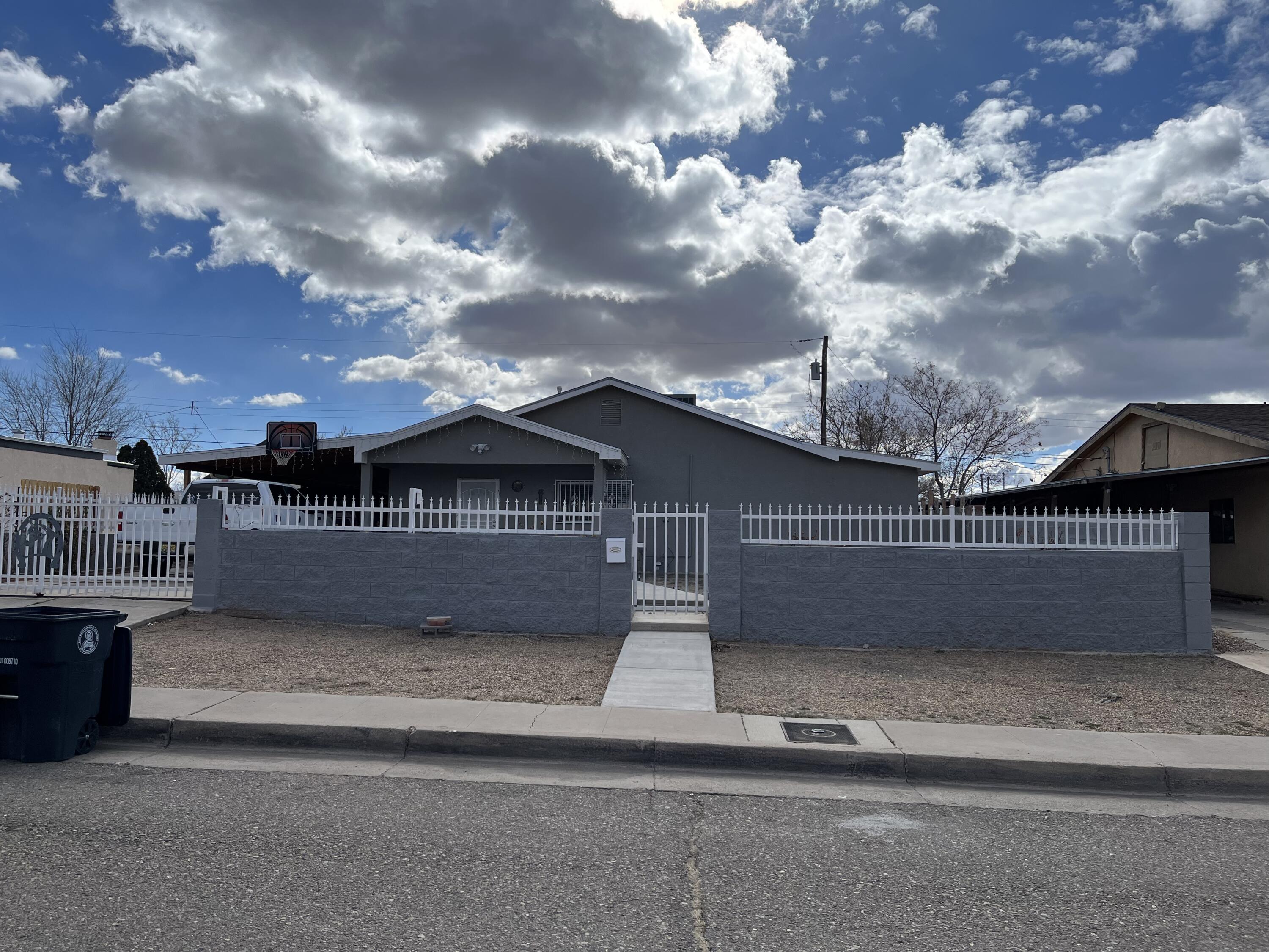 4902 MESCALERO Road NE