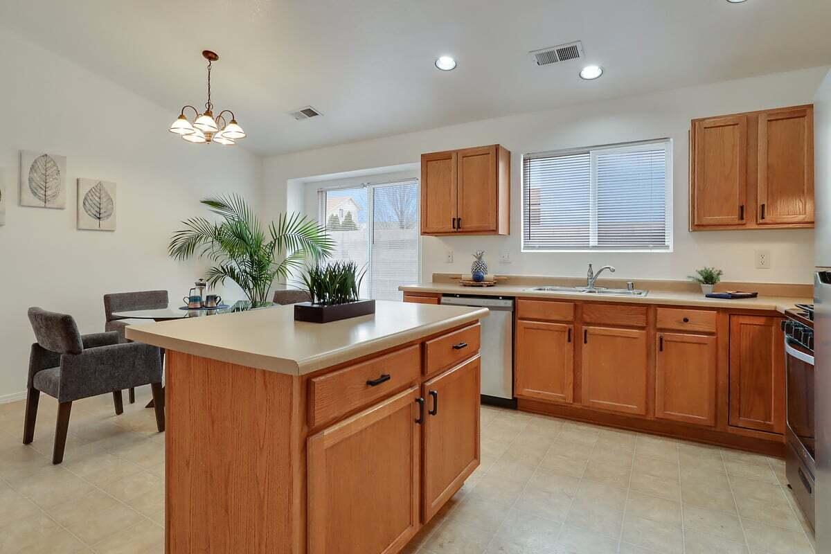 3326 HUNTERS MEADOWS Circle NE