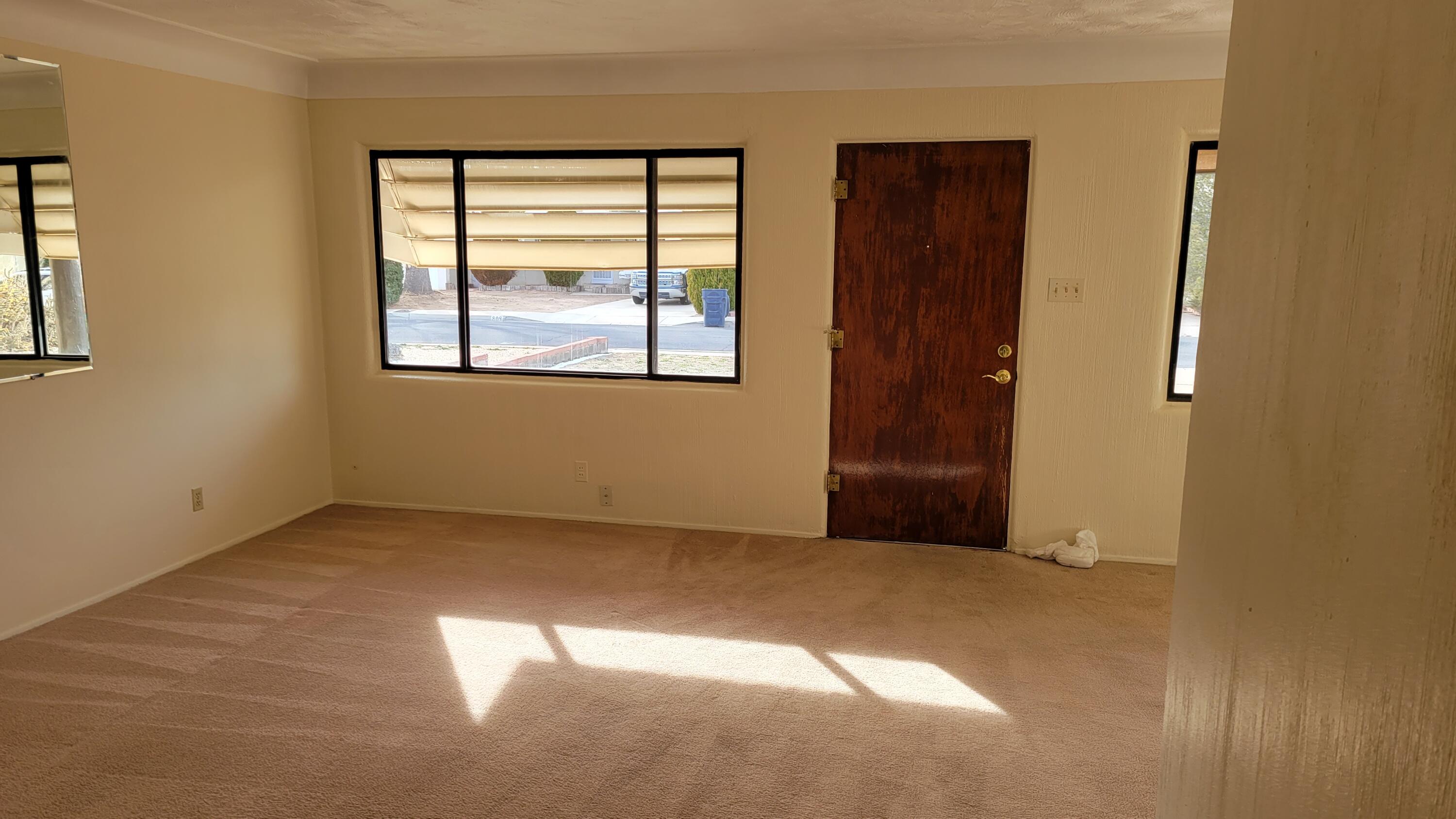 812 CARDENAS Drive NE