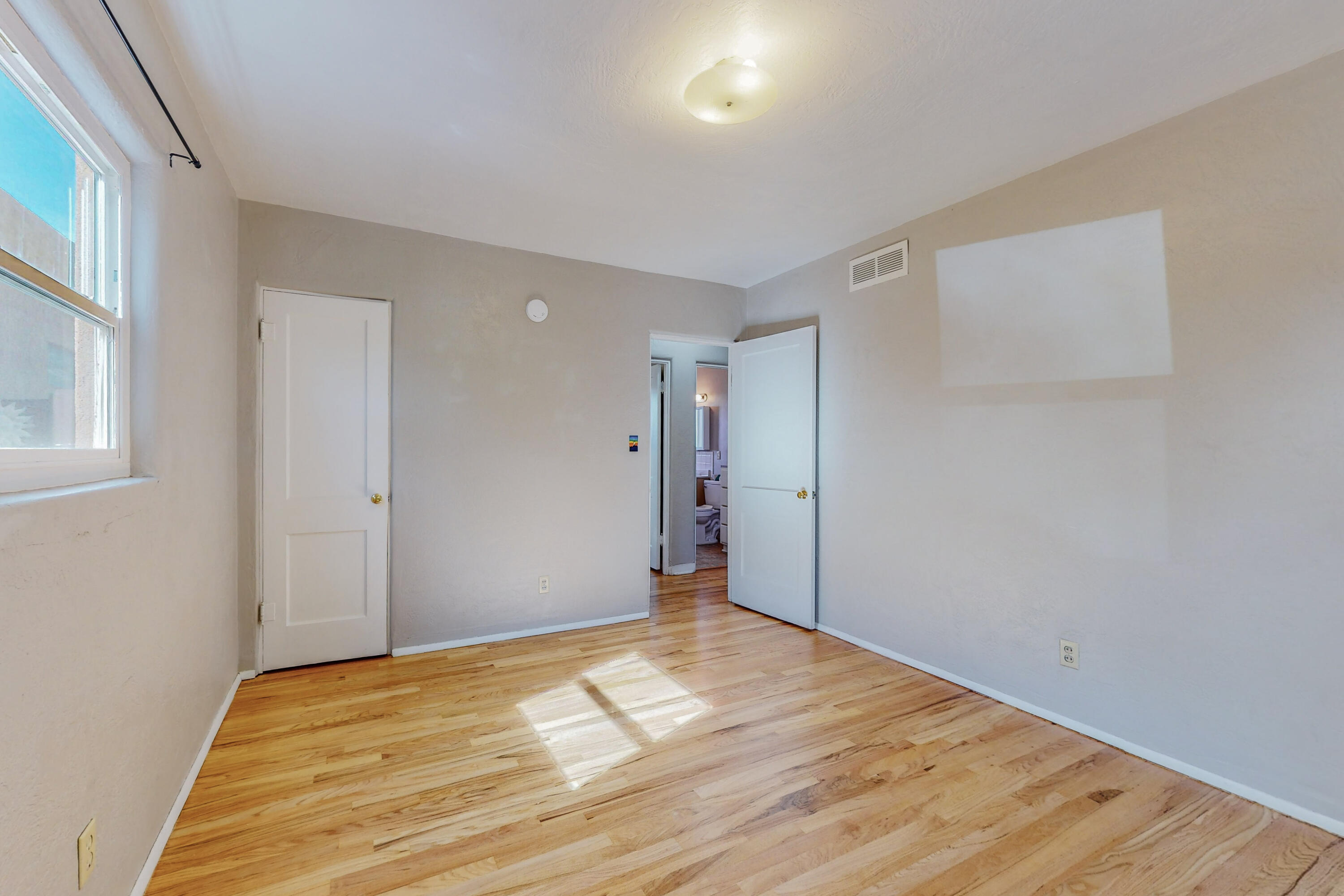 1125 COLUMBIA Drive NE