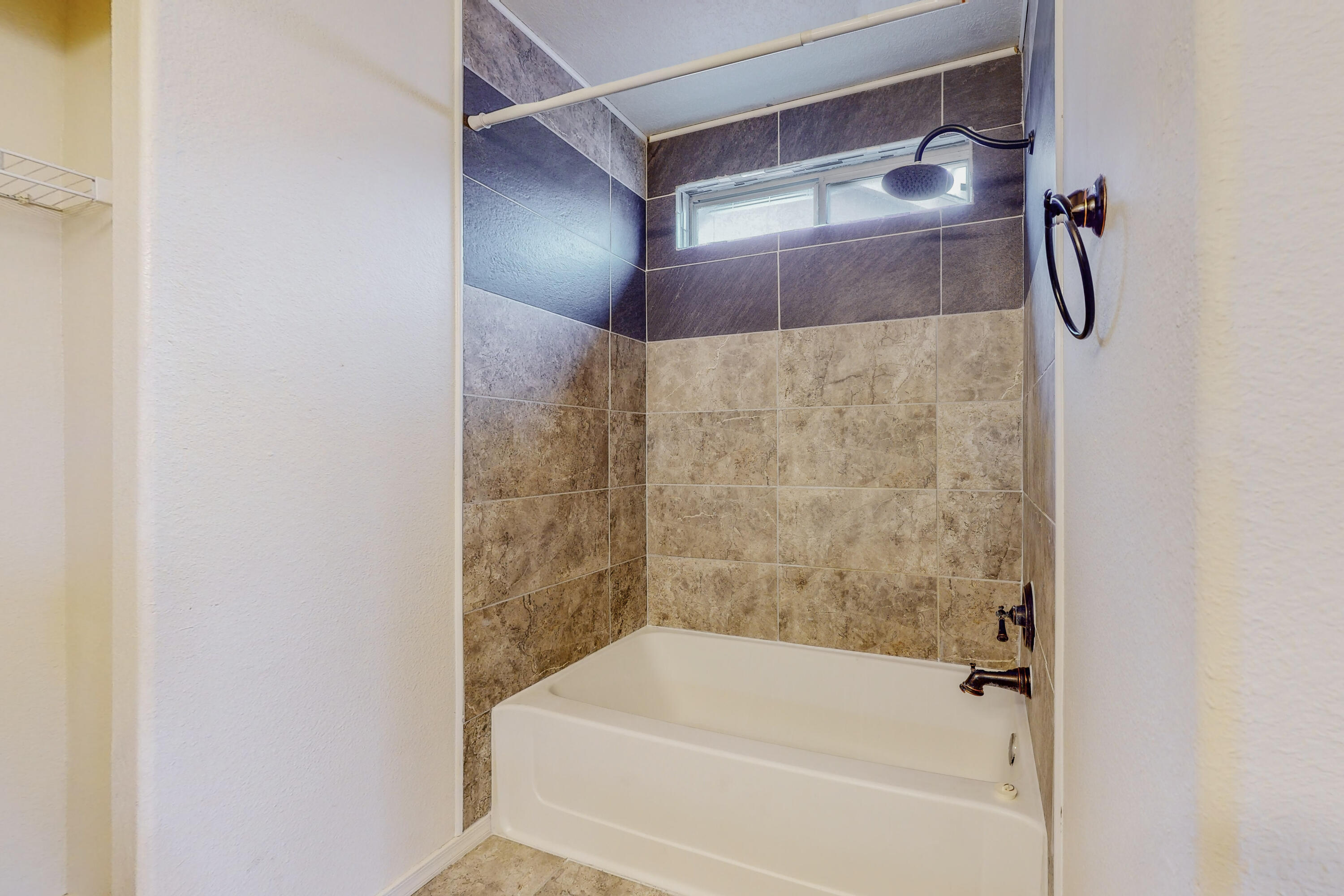 921 Avenida Las Vistas NW
