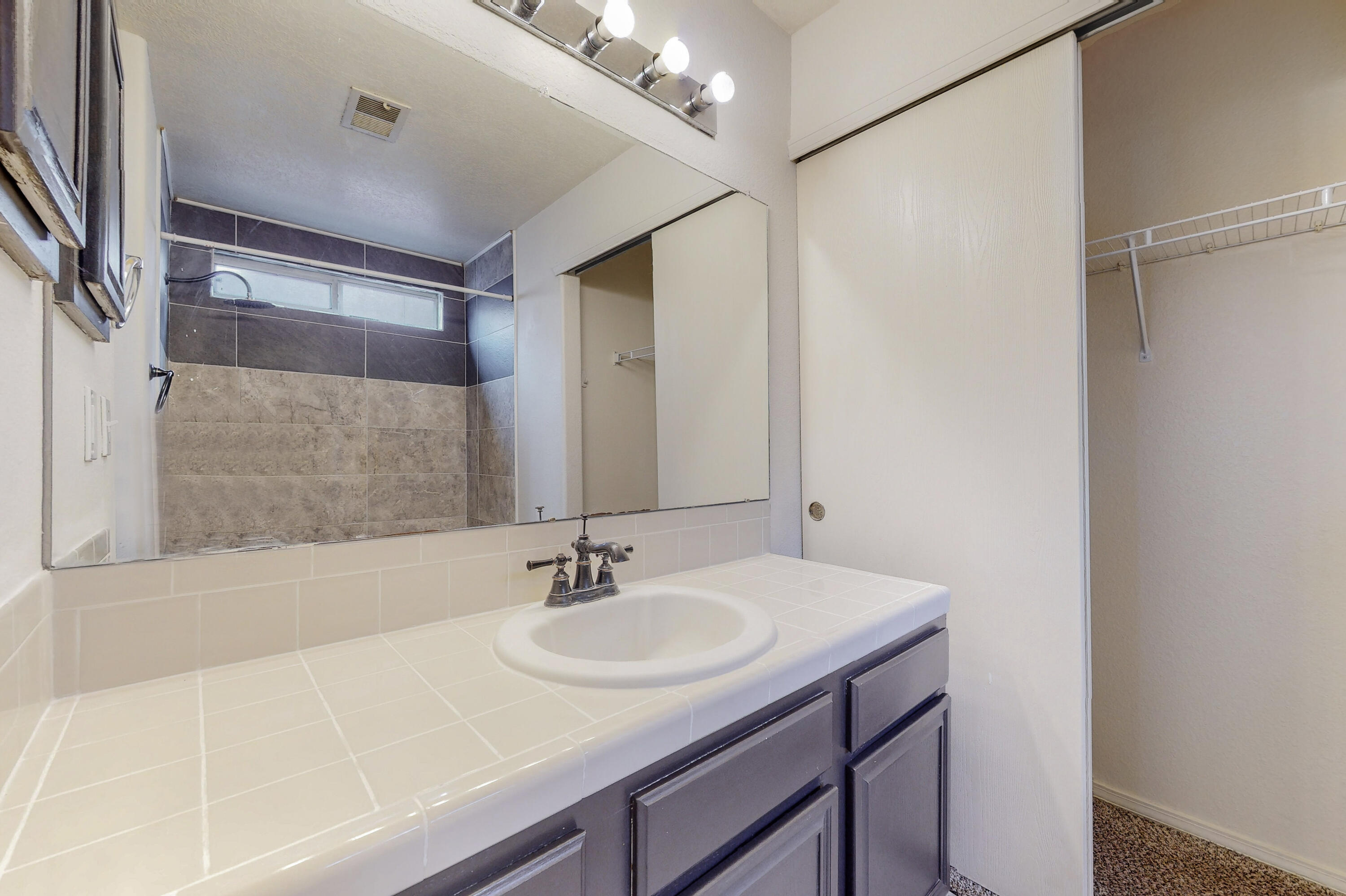 921 Avenida Las Vistas NW