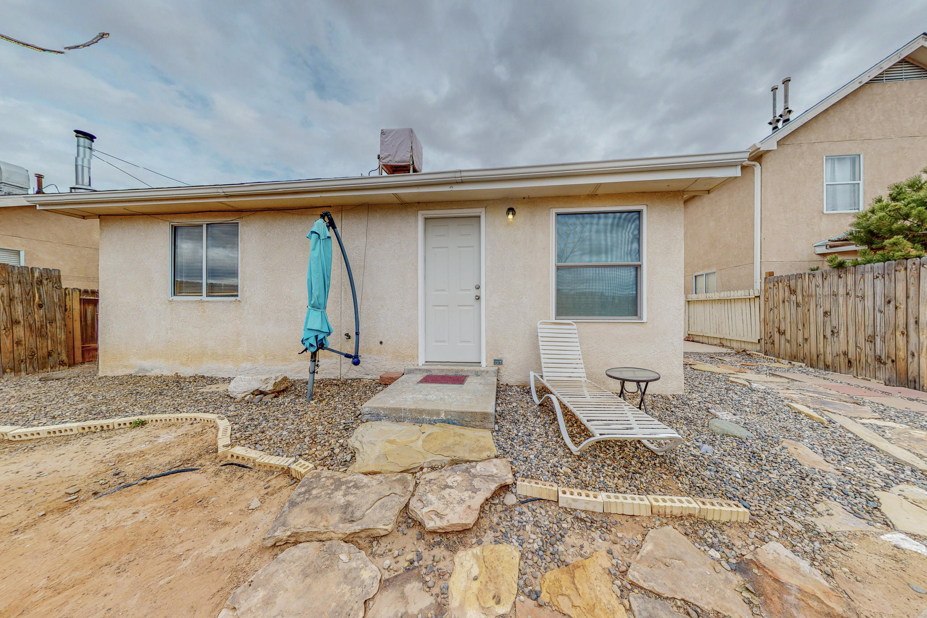 921 Avenida Las Vistas NW