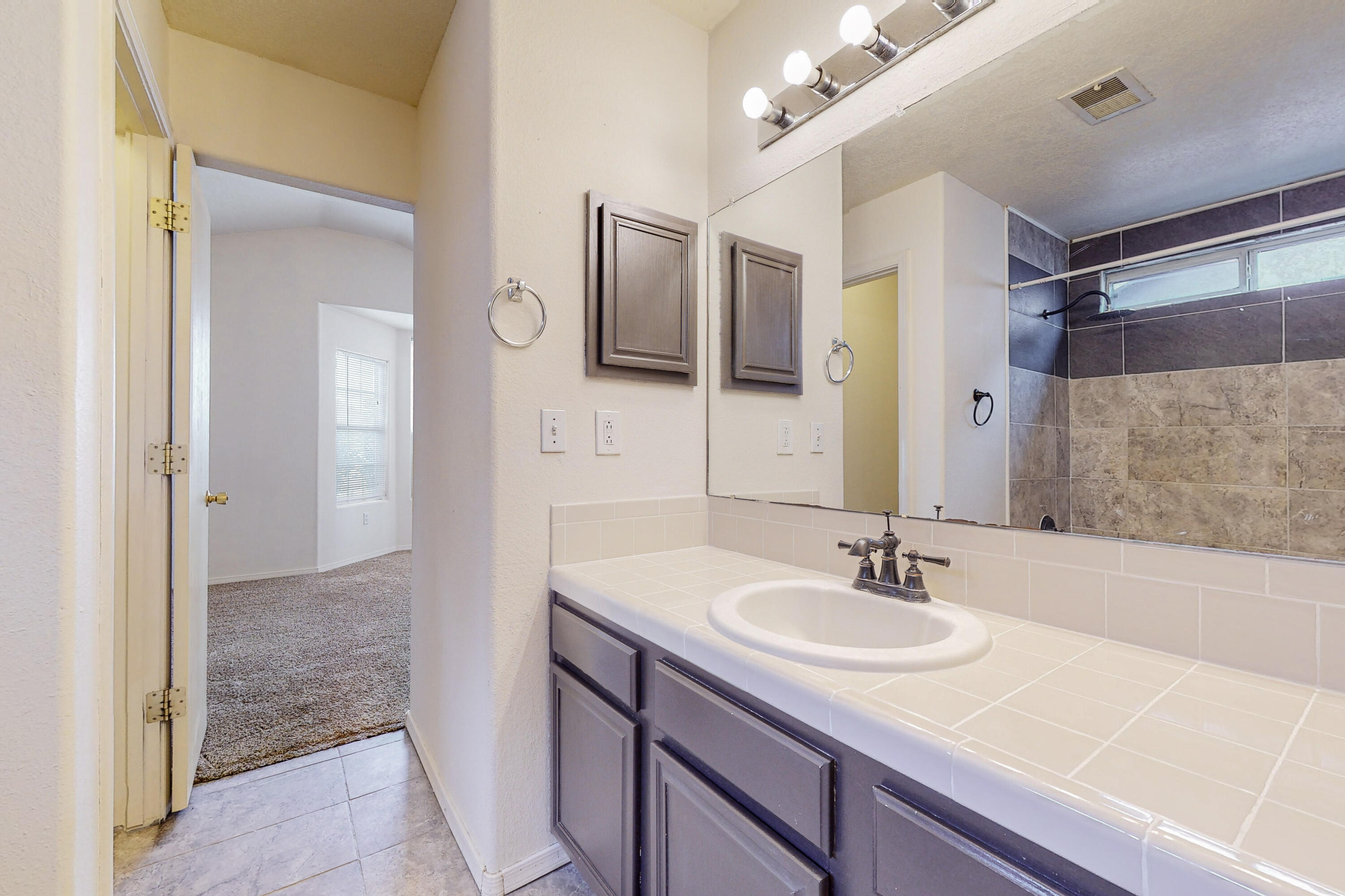 921 Avenida Las Vistas NW