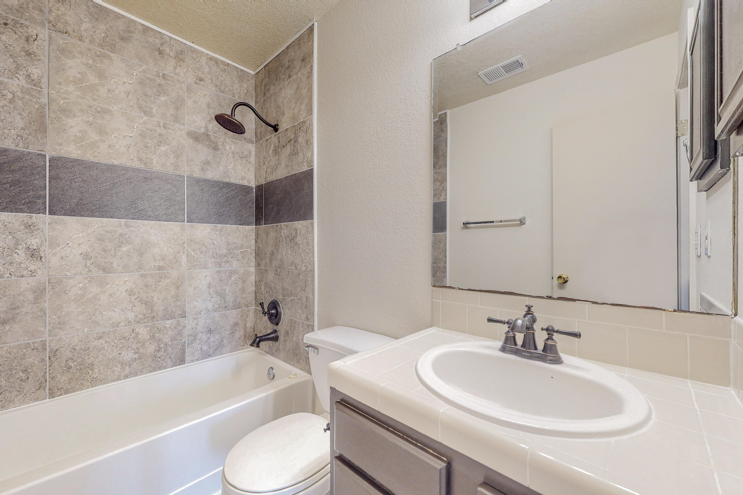 921 Avenida Las Vistas NW