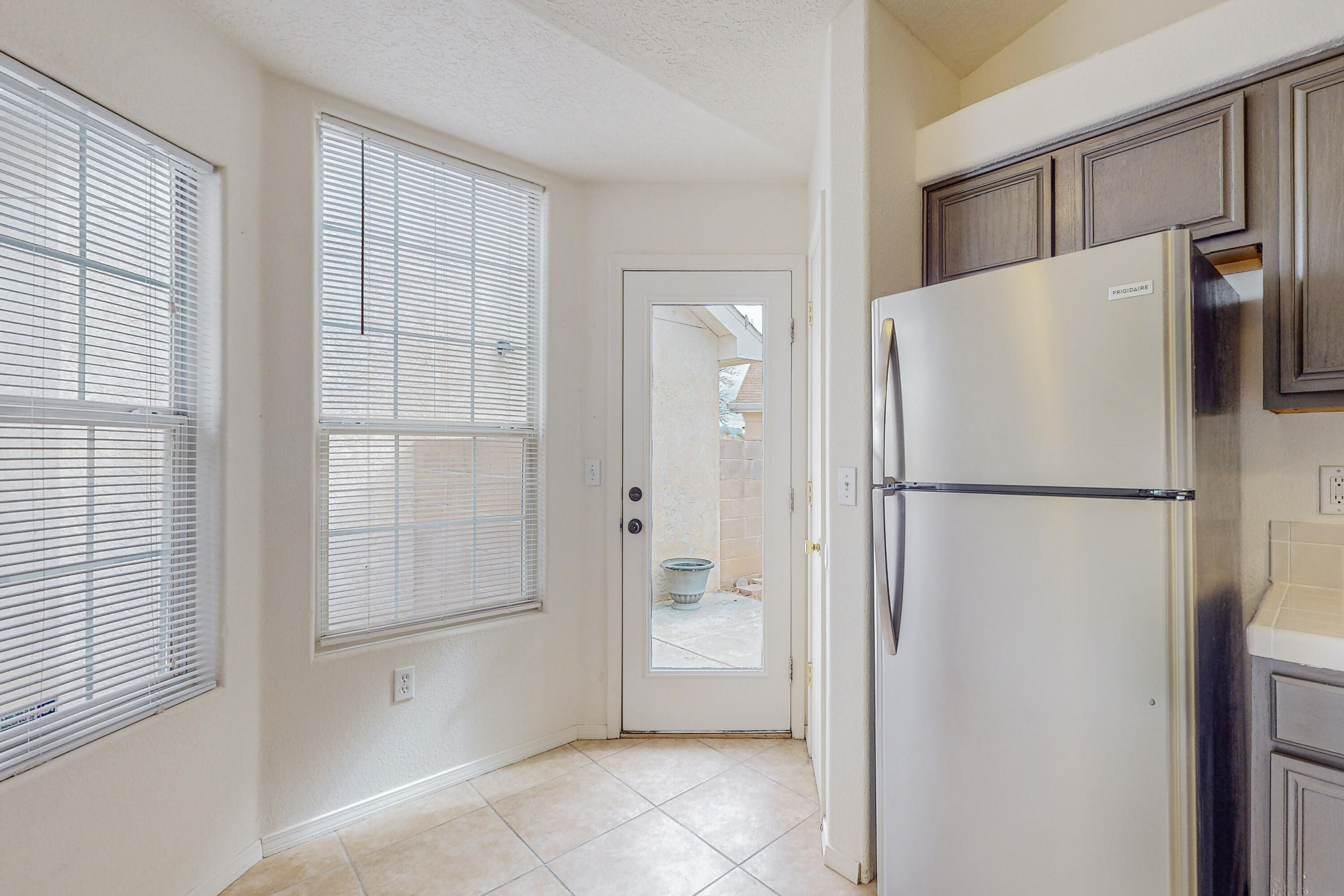 921 Avenida Las Vistas NW