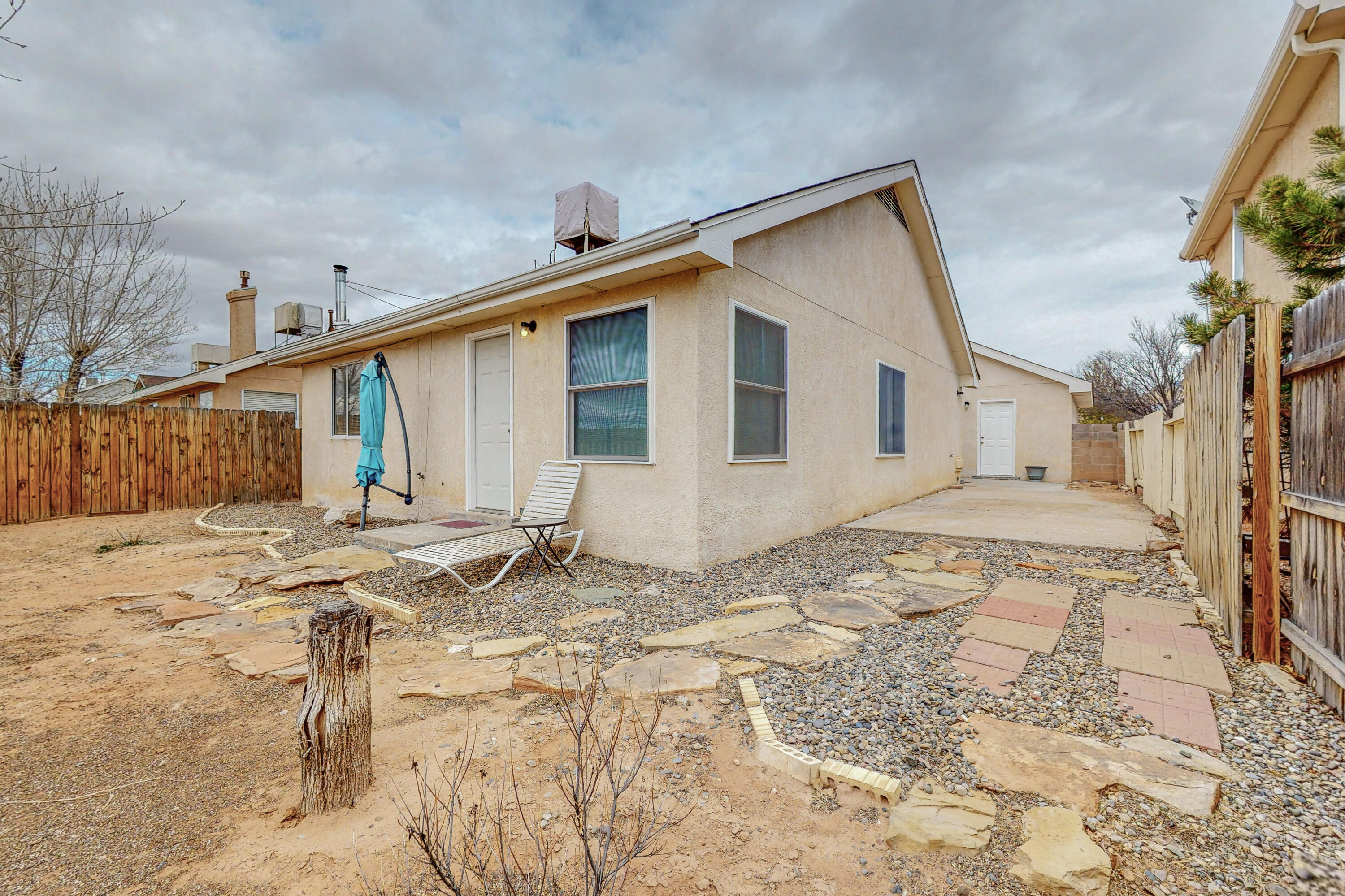 921 Avenida Las Vistas NW