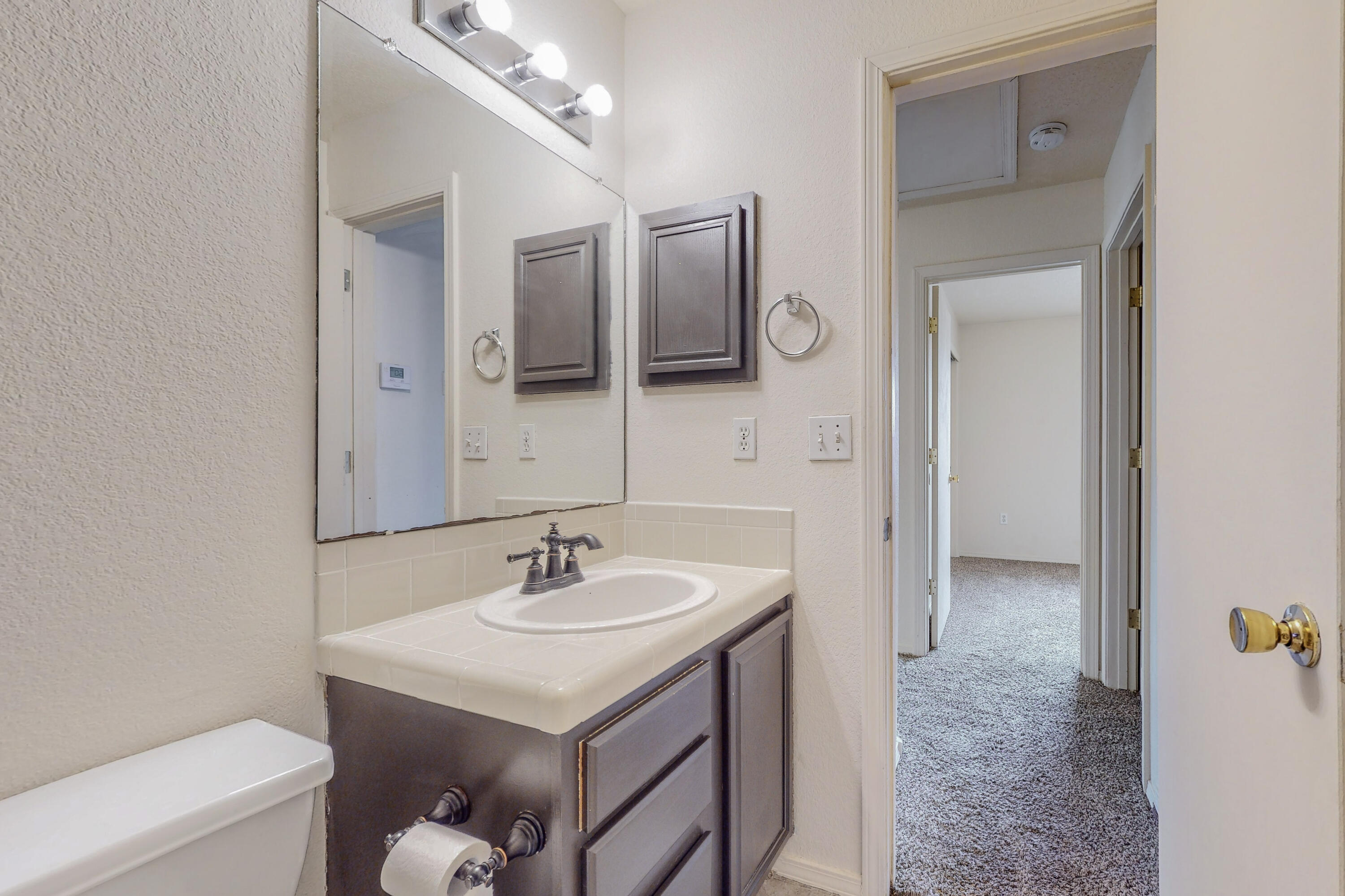 921 Avenida Las Vistas NW