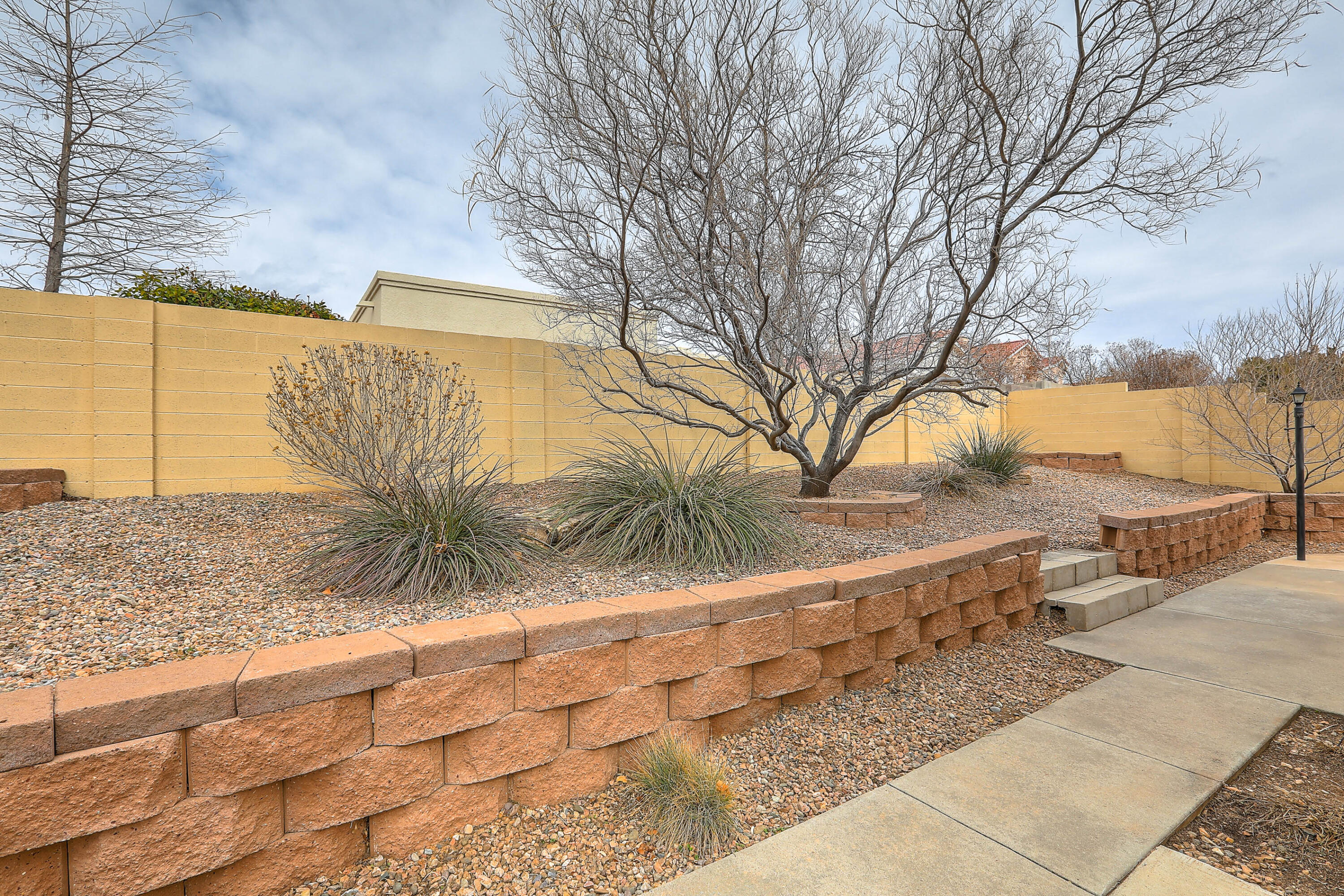 11609 KINGS CANYON Road SE