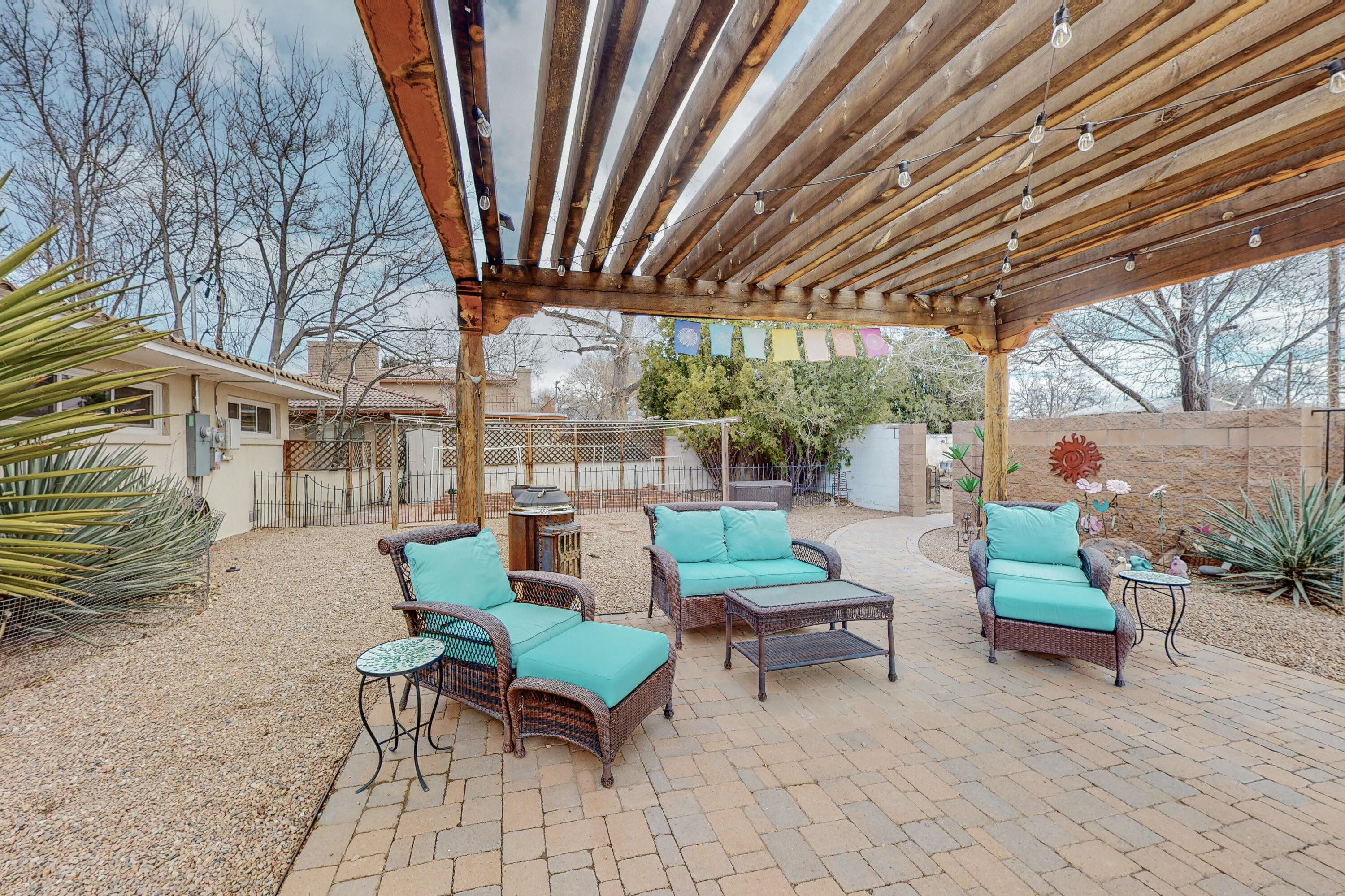 624 SOLAR Road NW