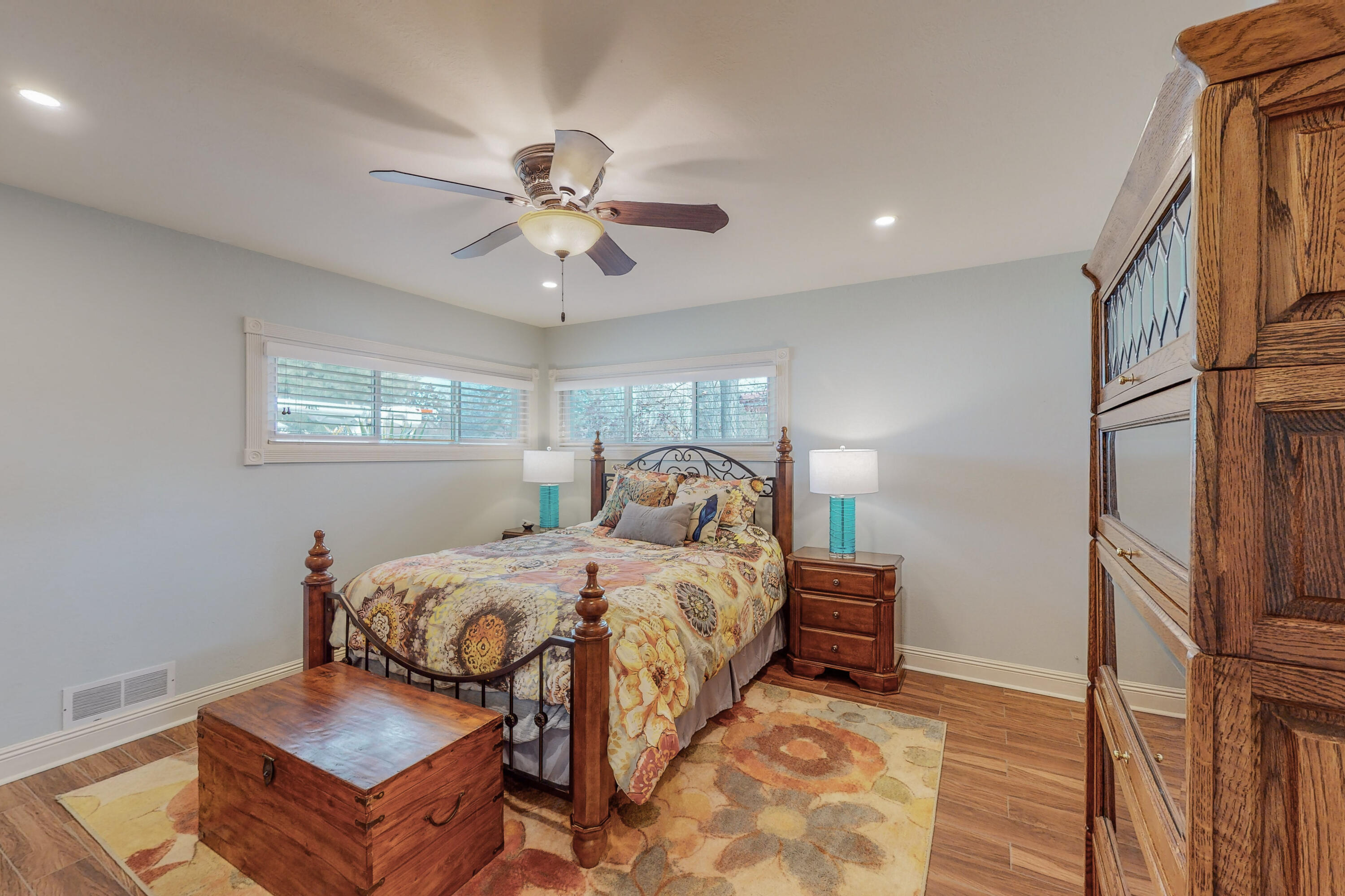 624 SOLAR Road NW