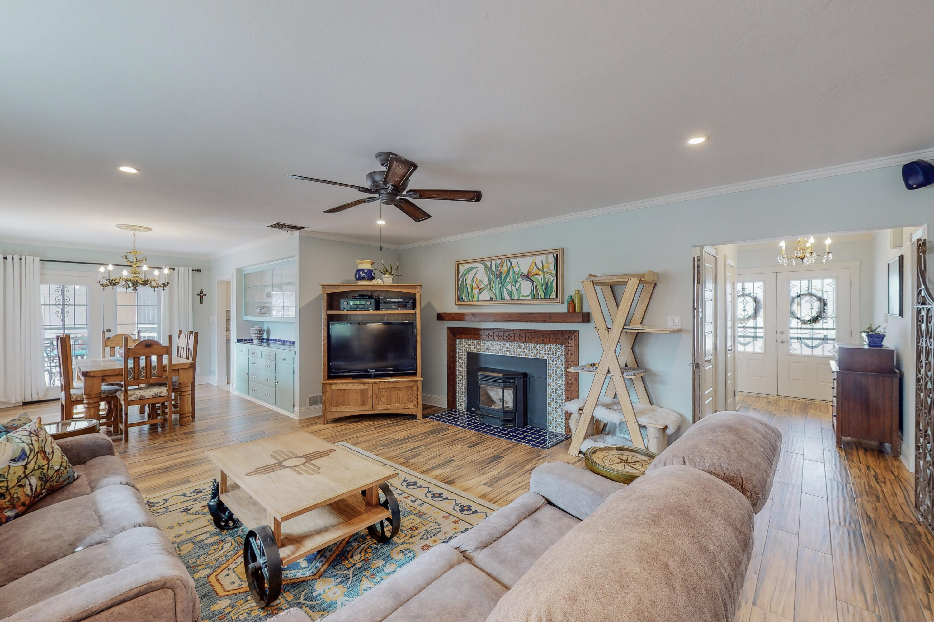 624 SOLAR Road NW