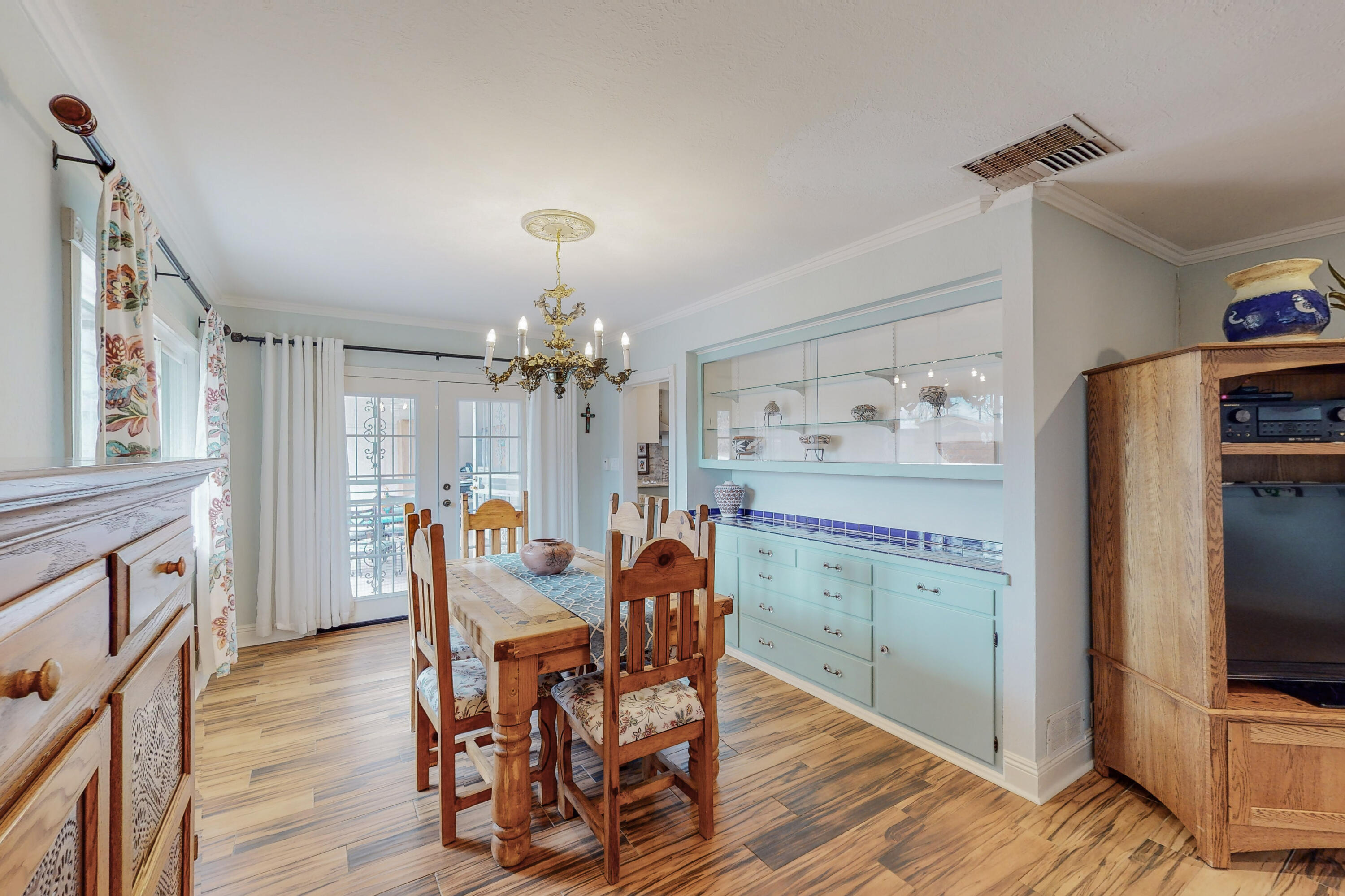 624 SOLAR Road NW