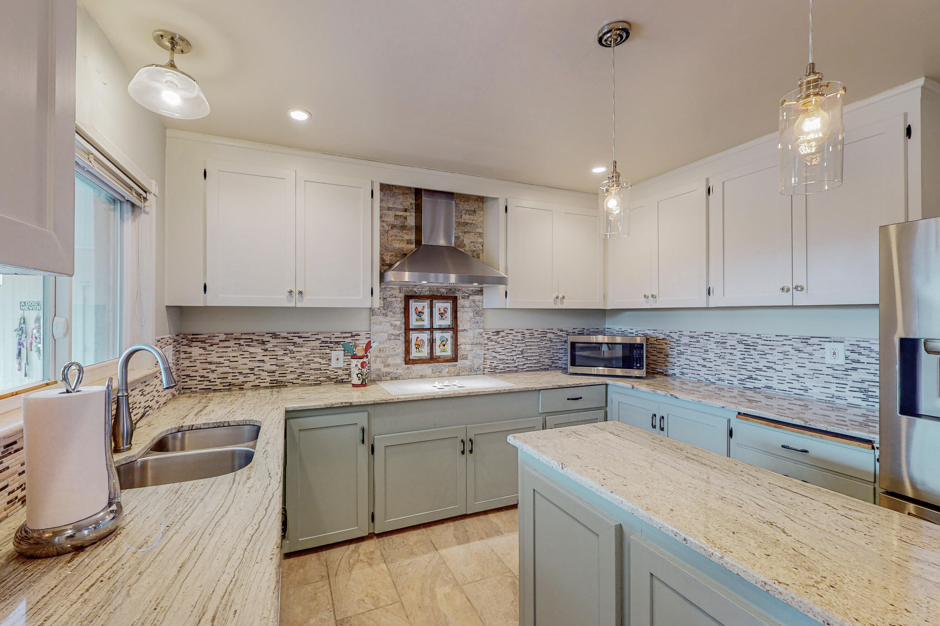 624 SOLAR Road NW