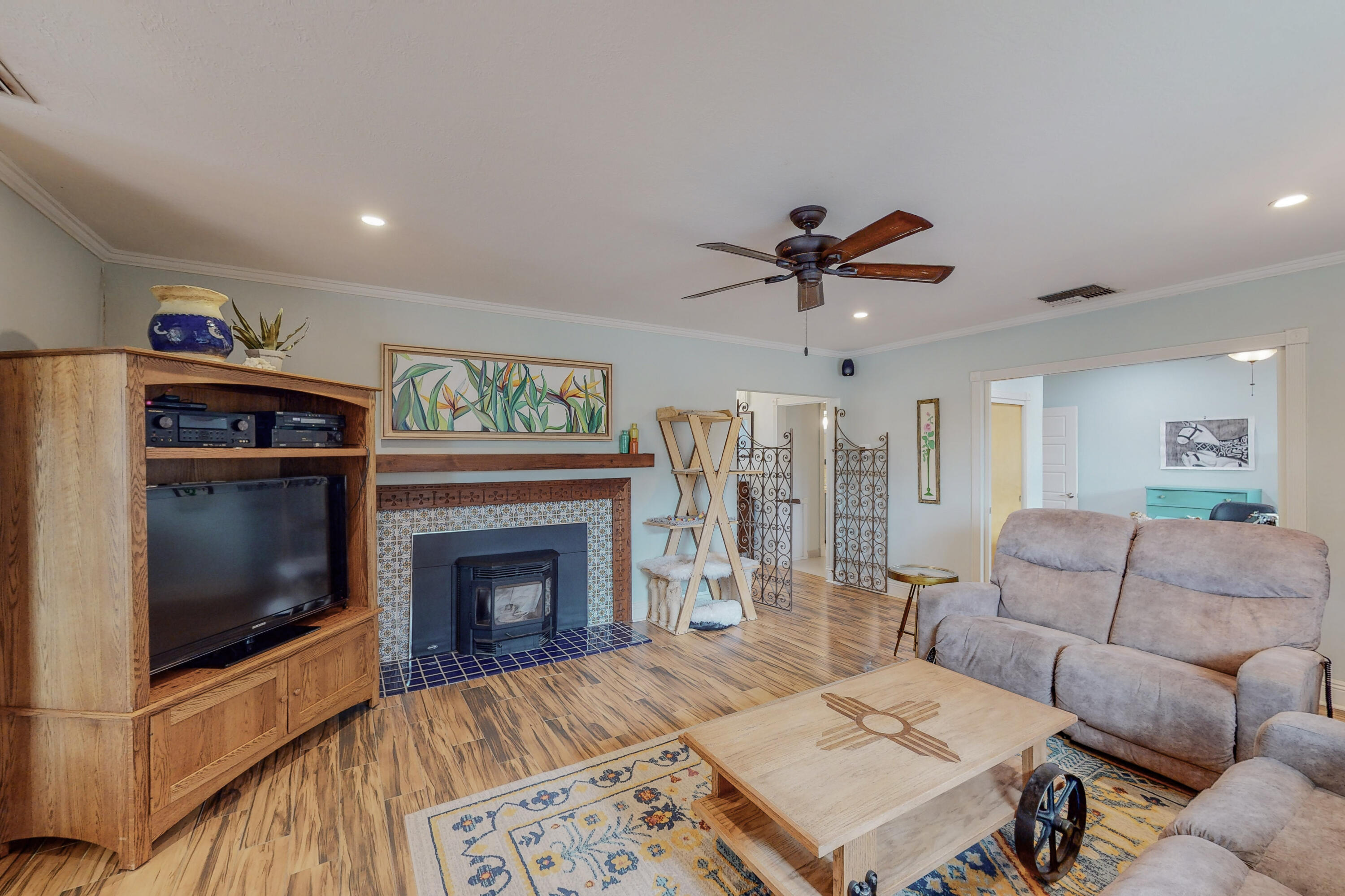 624 SOLAR Road NW
