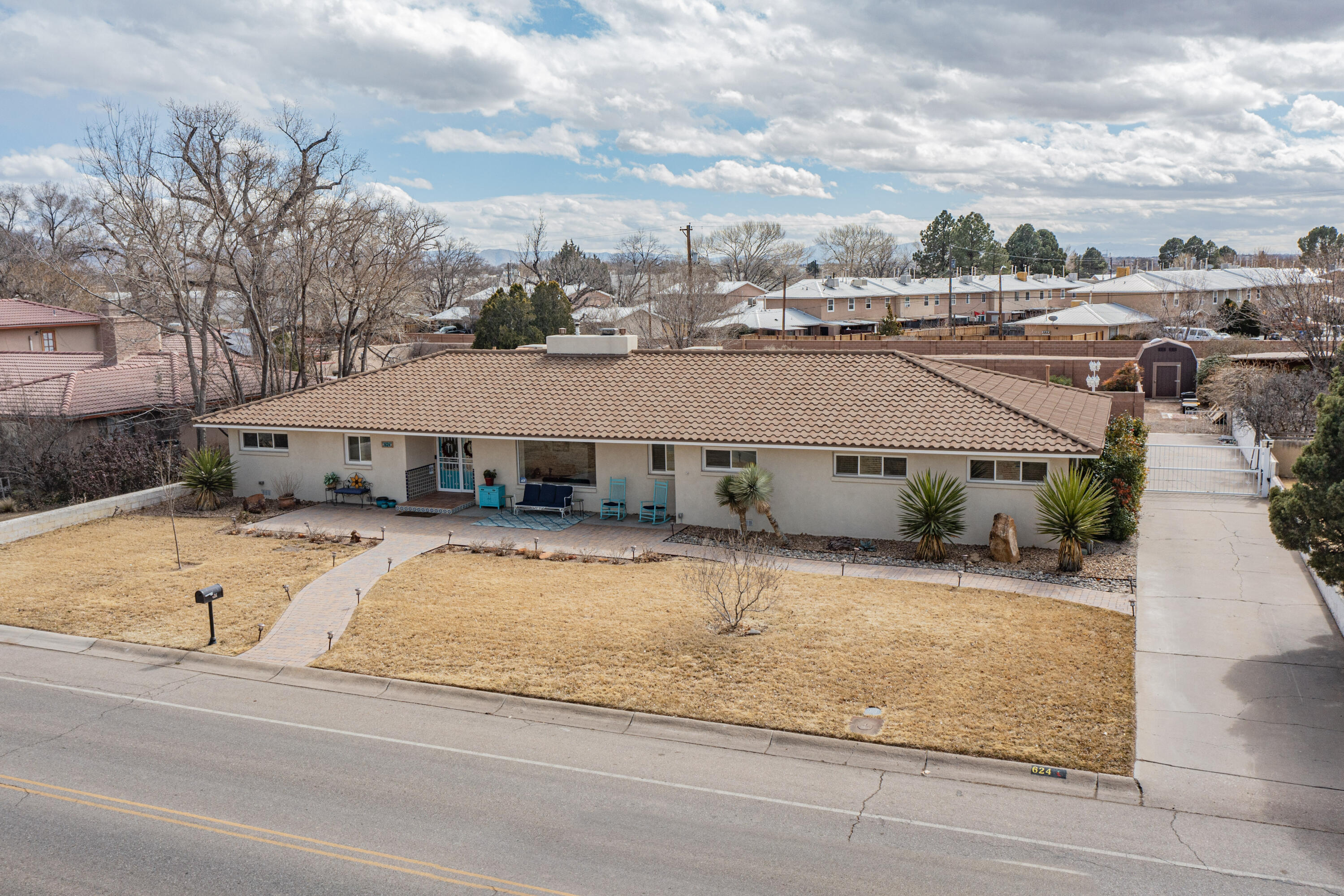 624 SOLAR Road NW