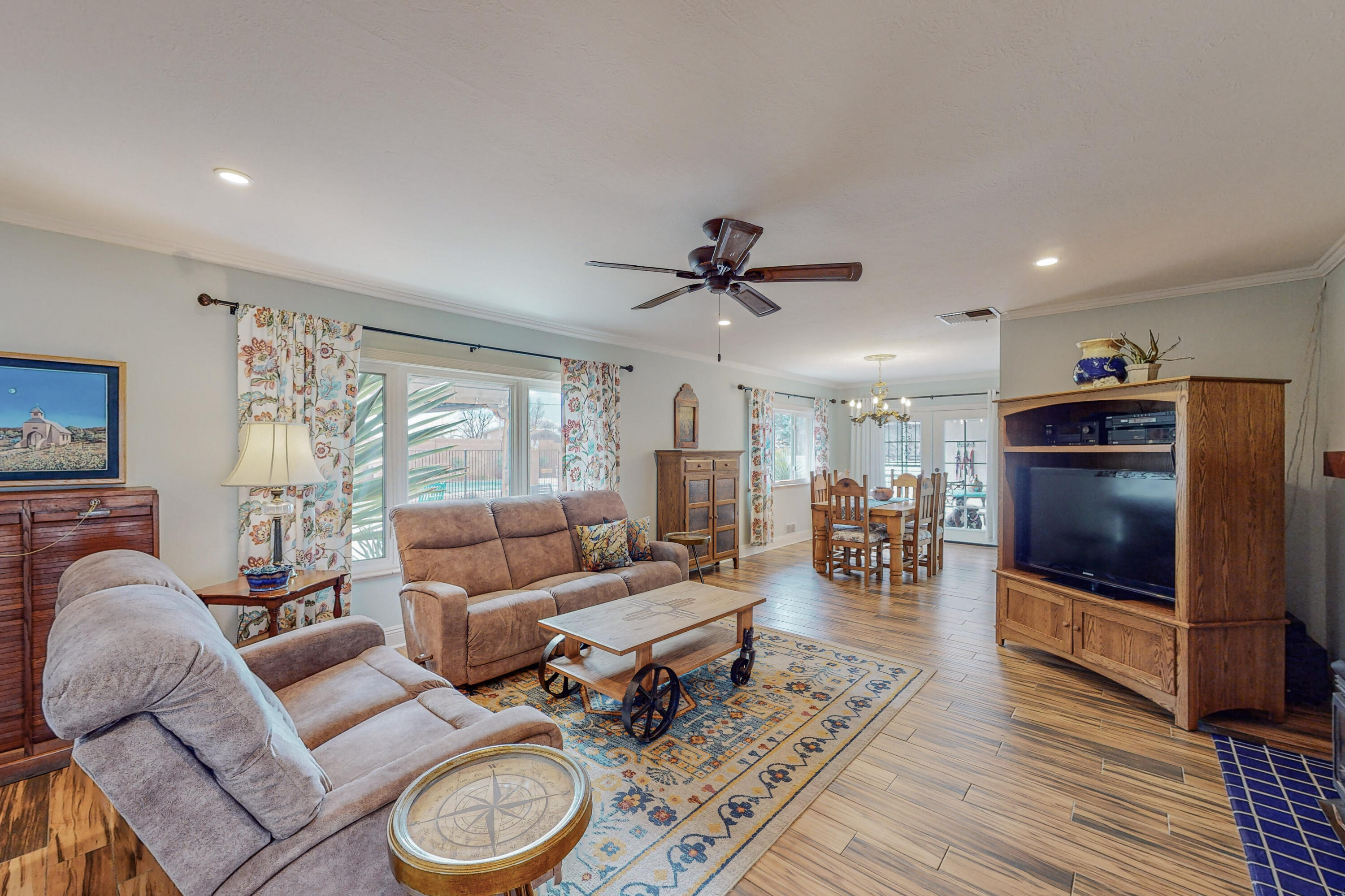 624 SOLAR Road NW