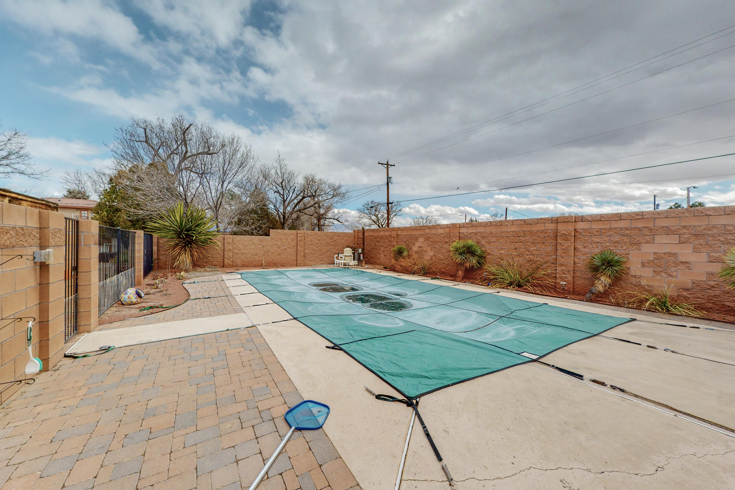 624 SOLAR Road NW