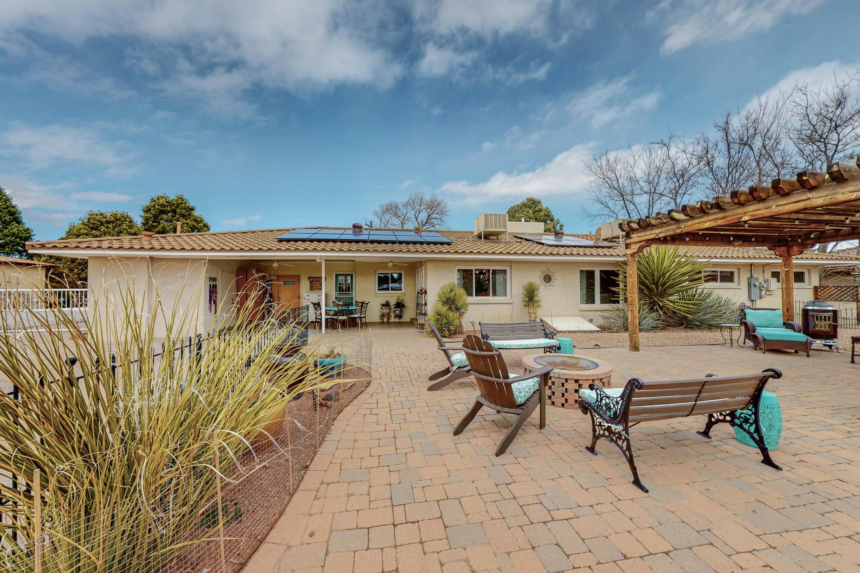 624 SOLAR Road NW