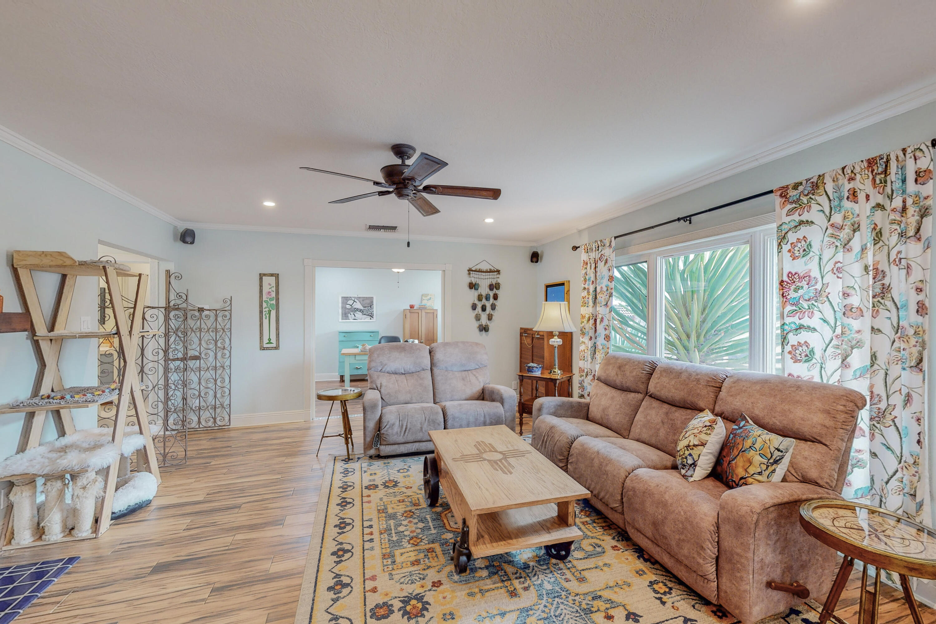 624 SOLAR Road NW