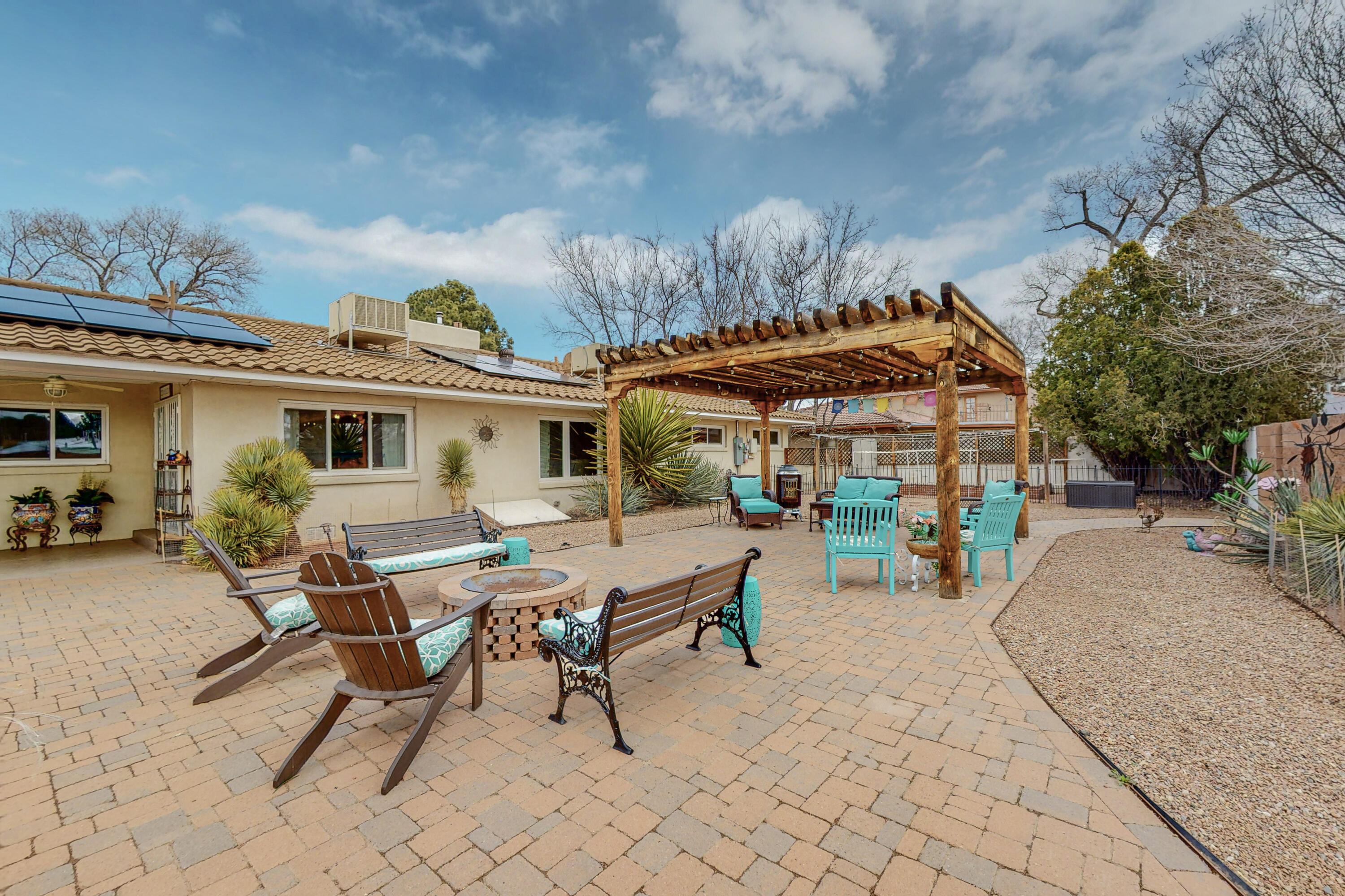 624 SOLAR Road NW