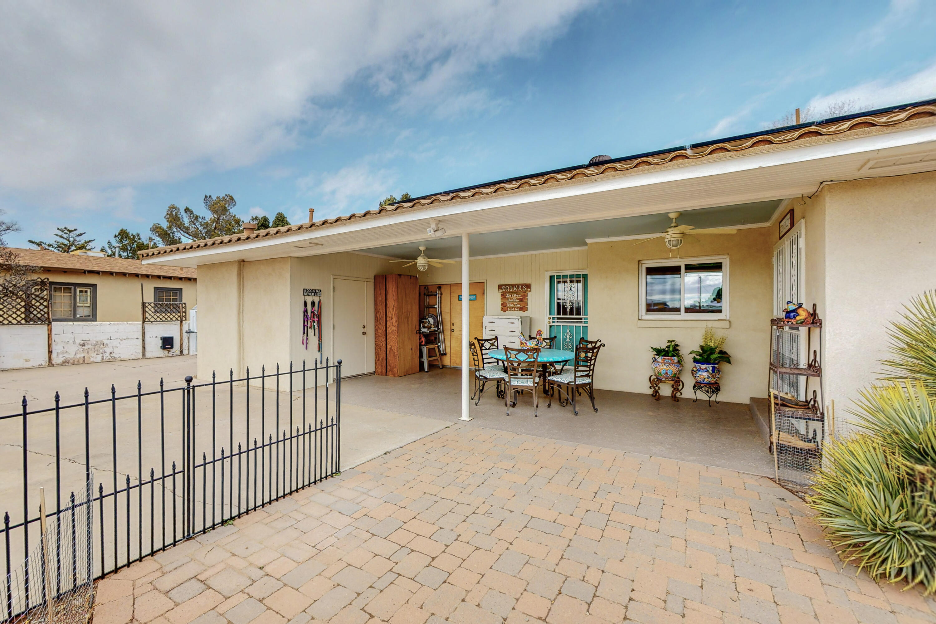 624 SOLAR Road NW