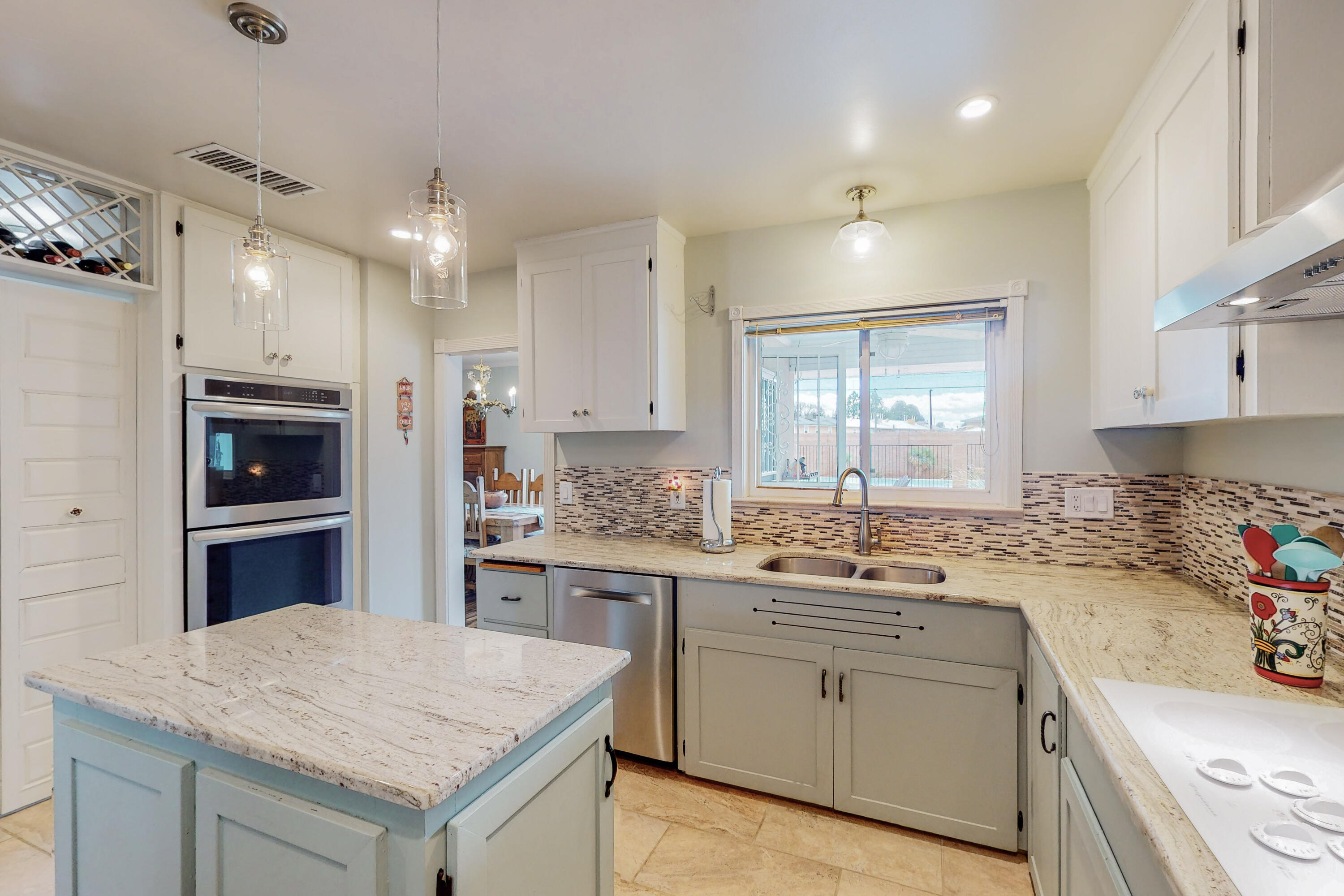 624 SOLAR Road NW