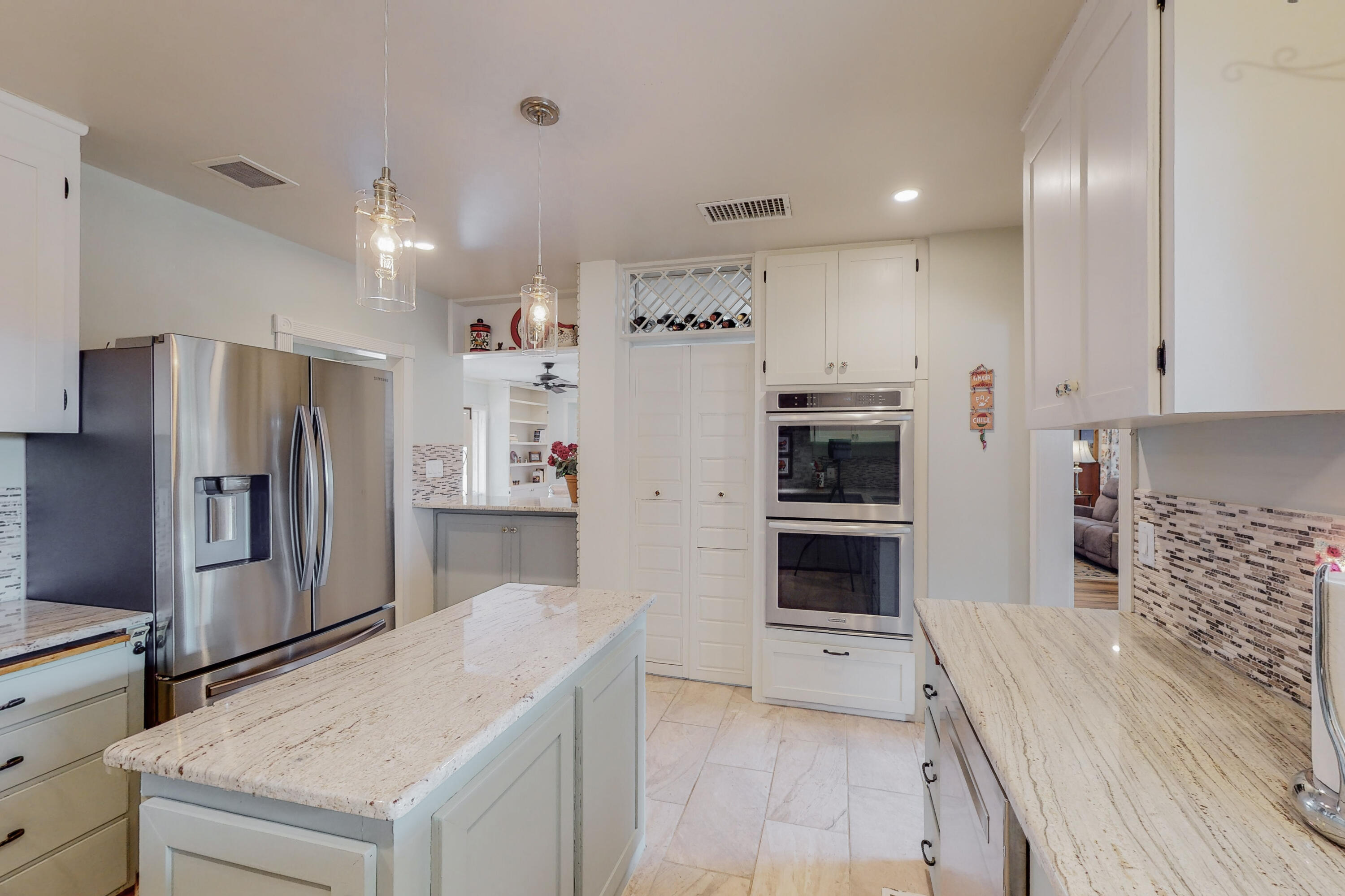 624 SOLAR Road NW