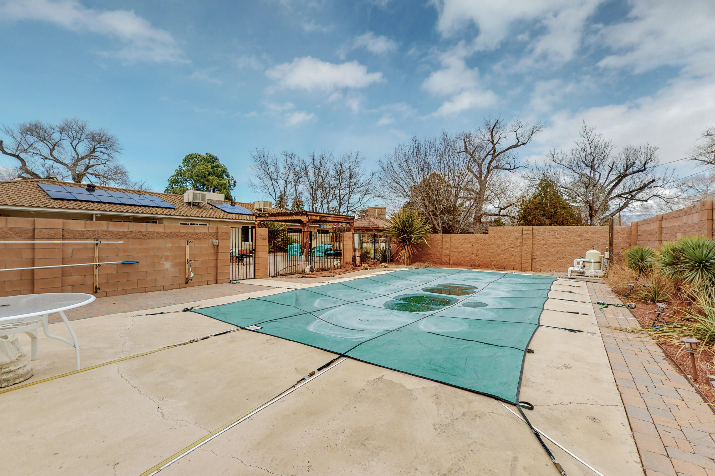 624 SOLAR Road NW