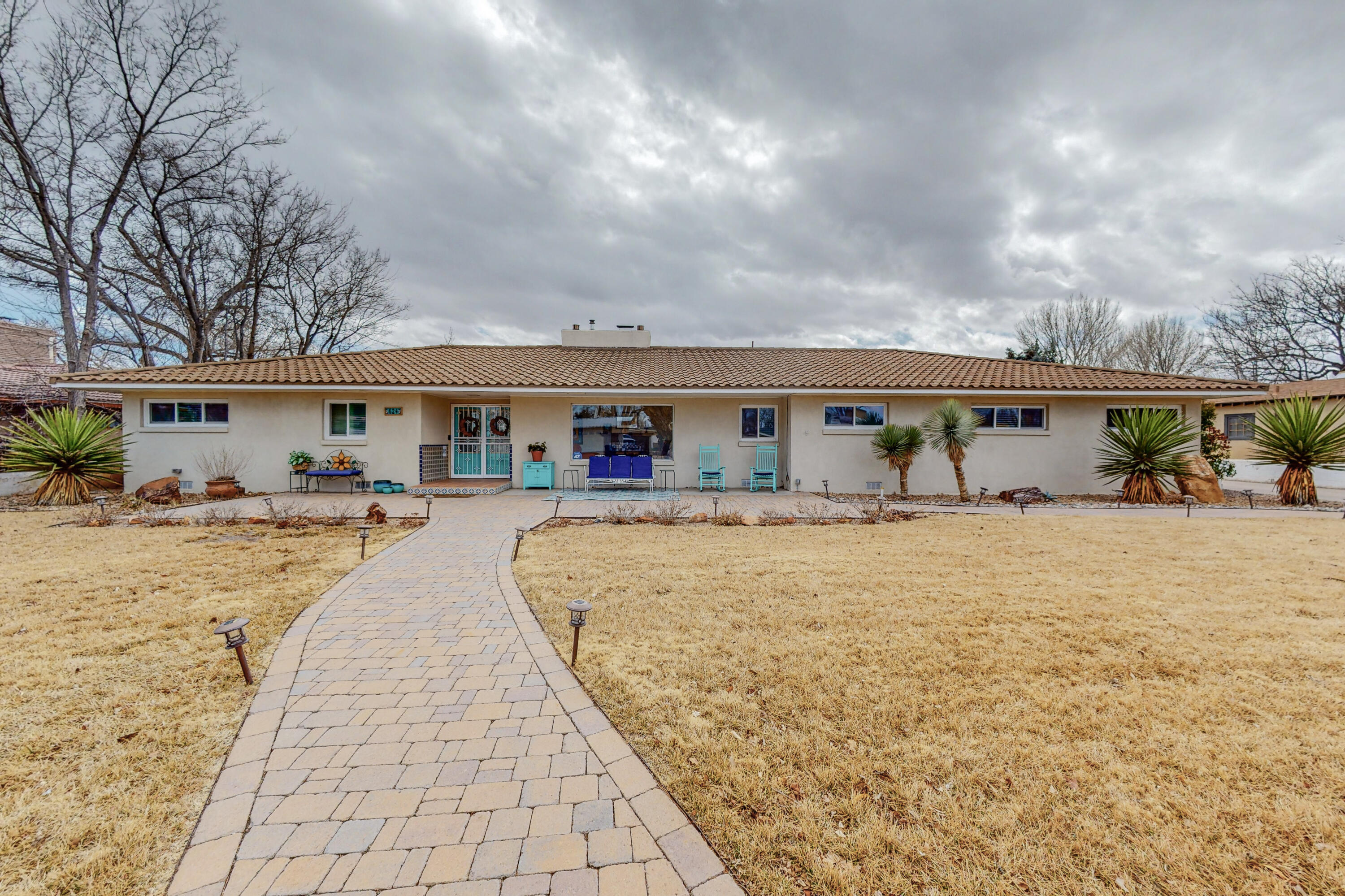 624 SOLAR Road NW