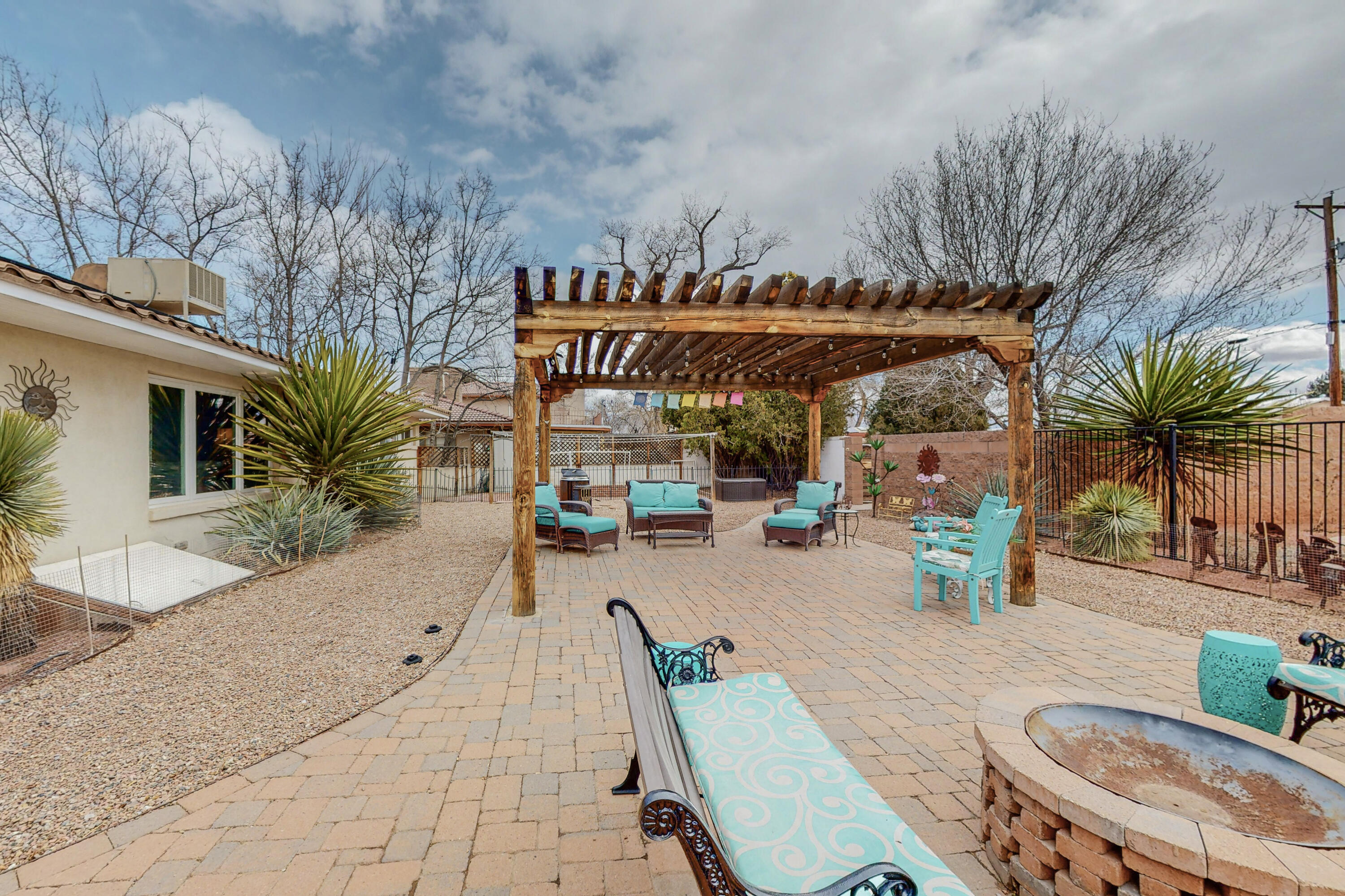 624 SOLAR Road NW