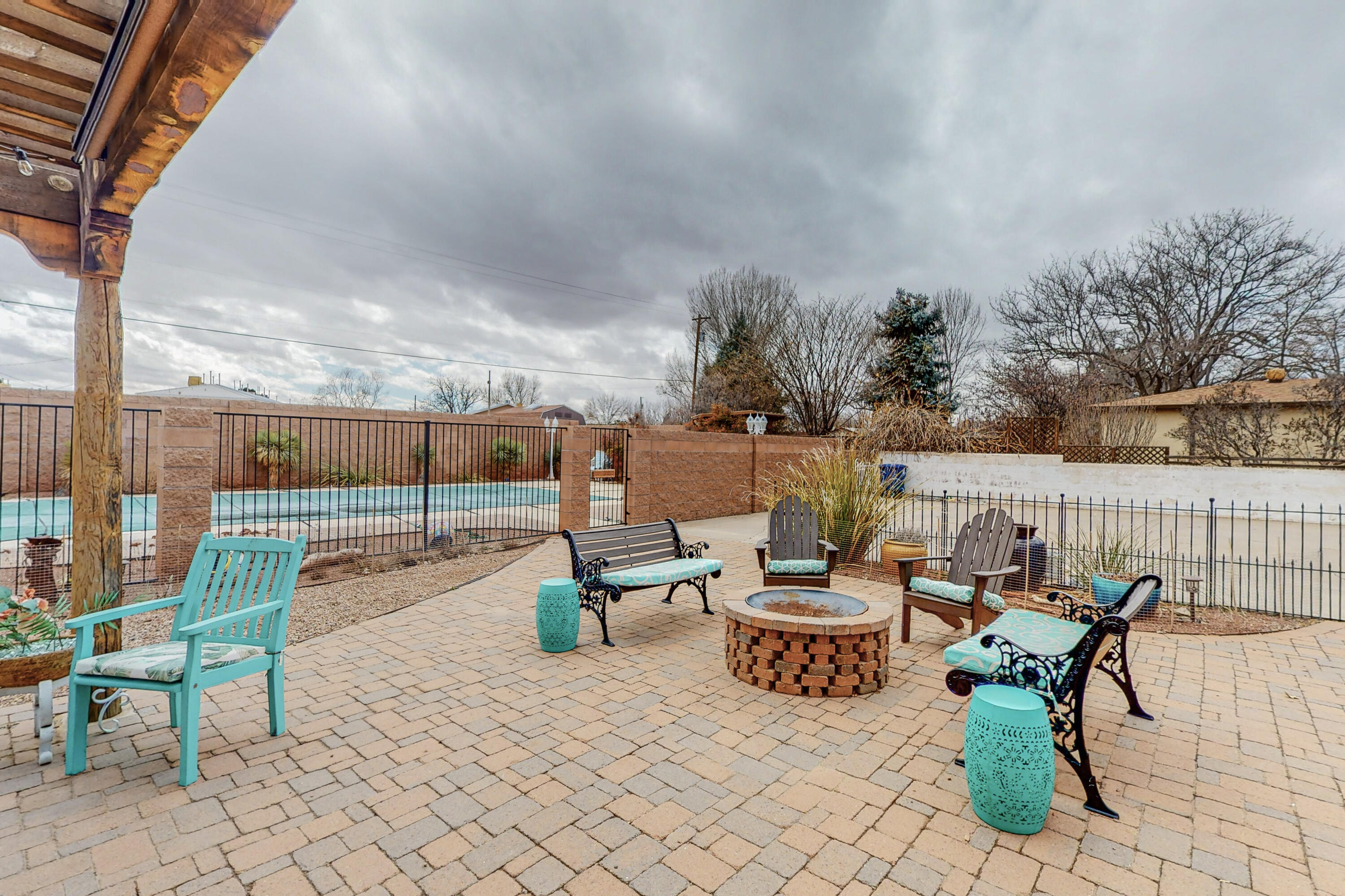 624 SOLAR Road NW
