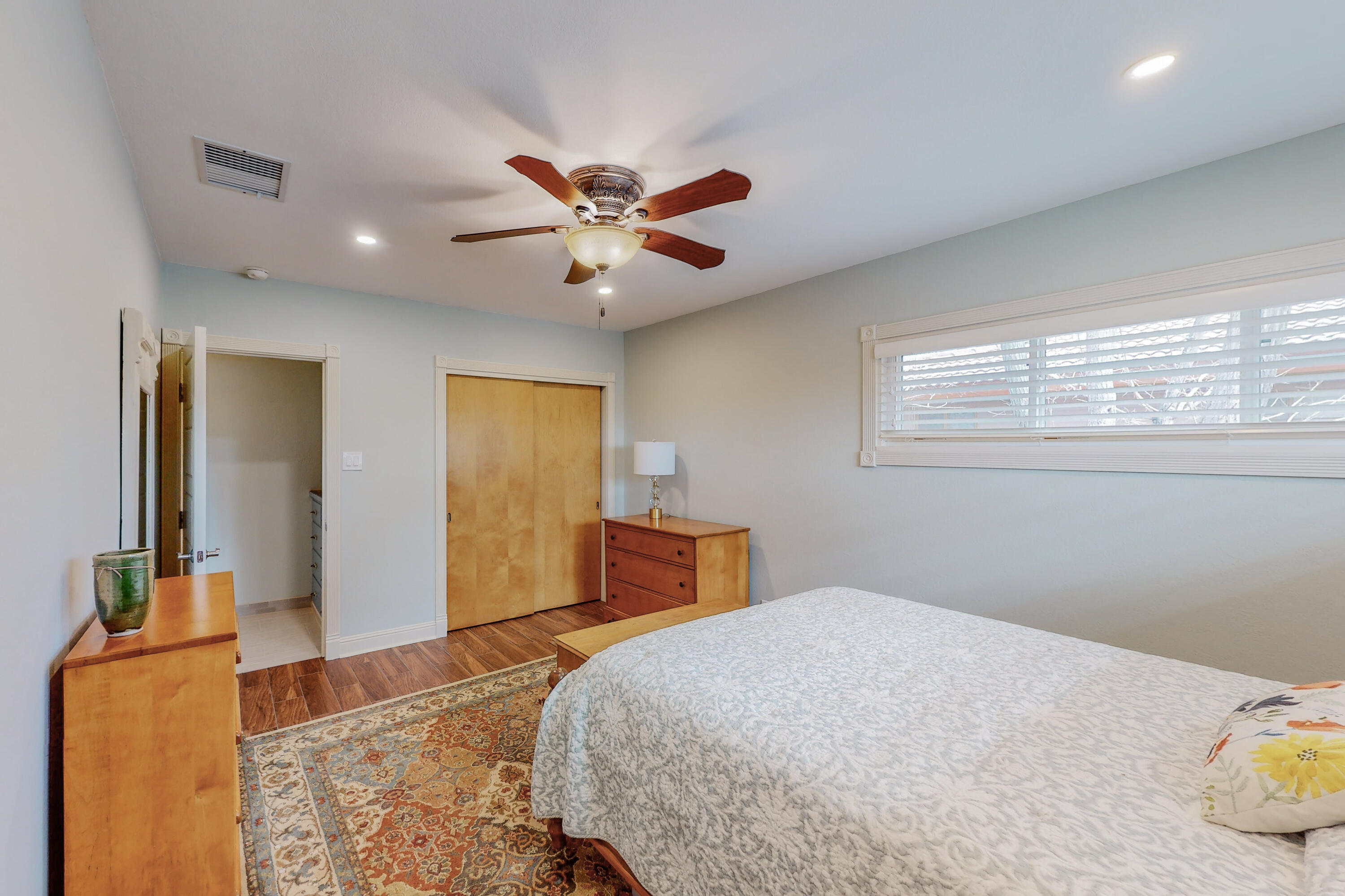 624 SOLAR Road NW