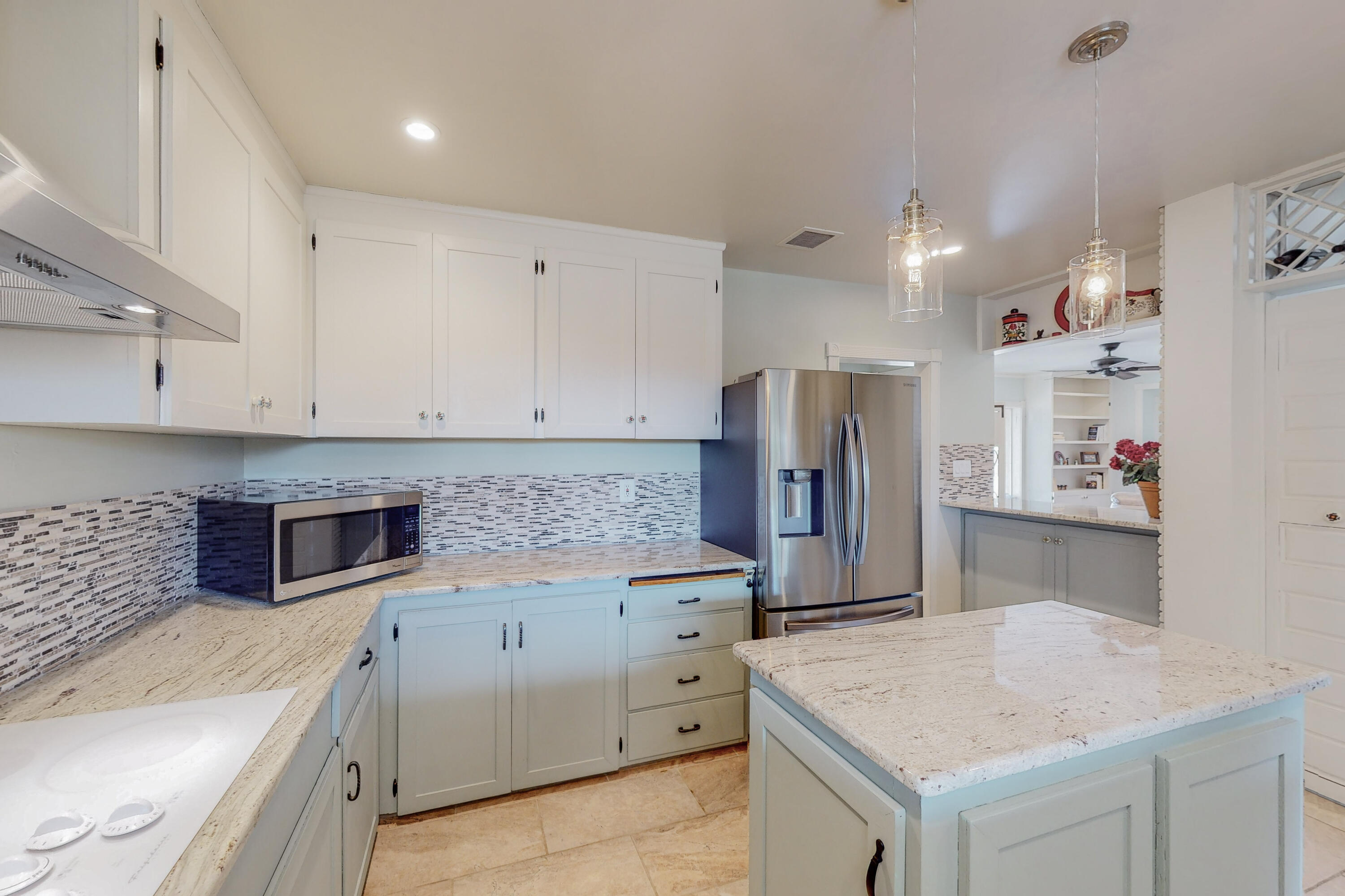 624 SOLAR Road NW