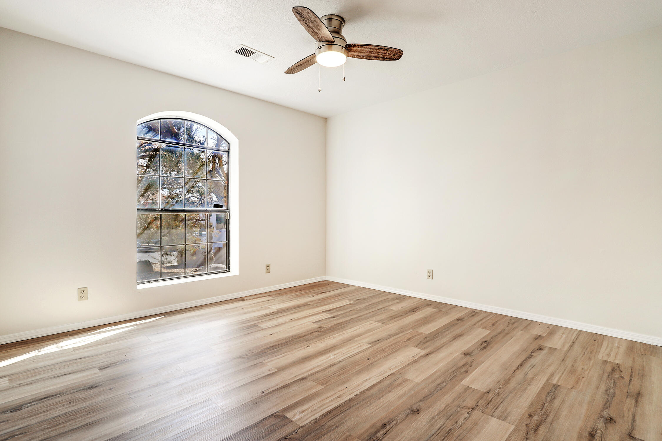 1937 CLEARWATER Loop NE