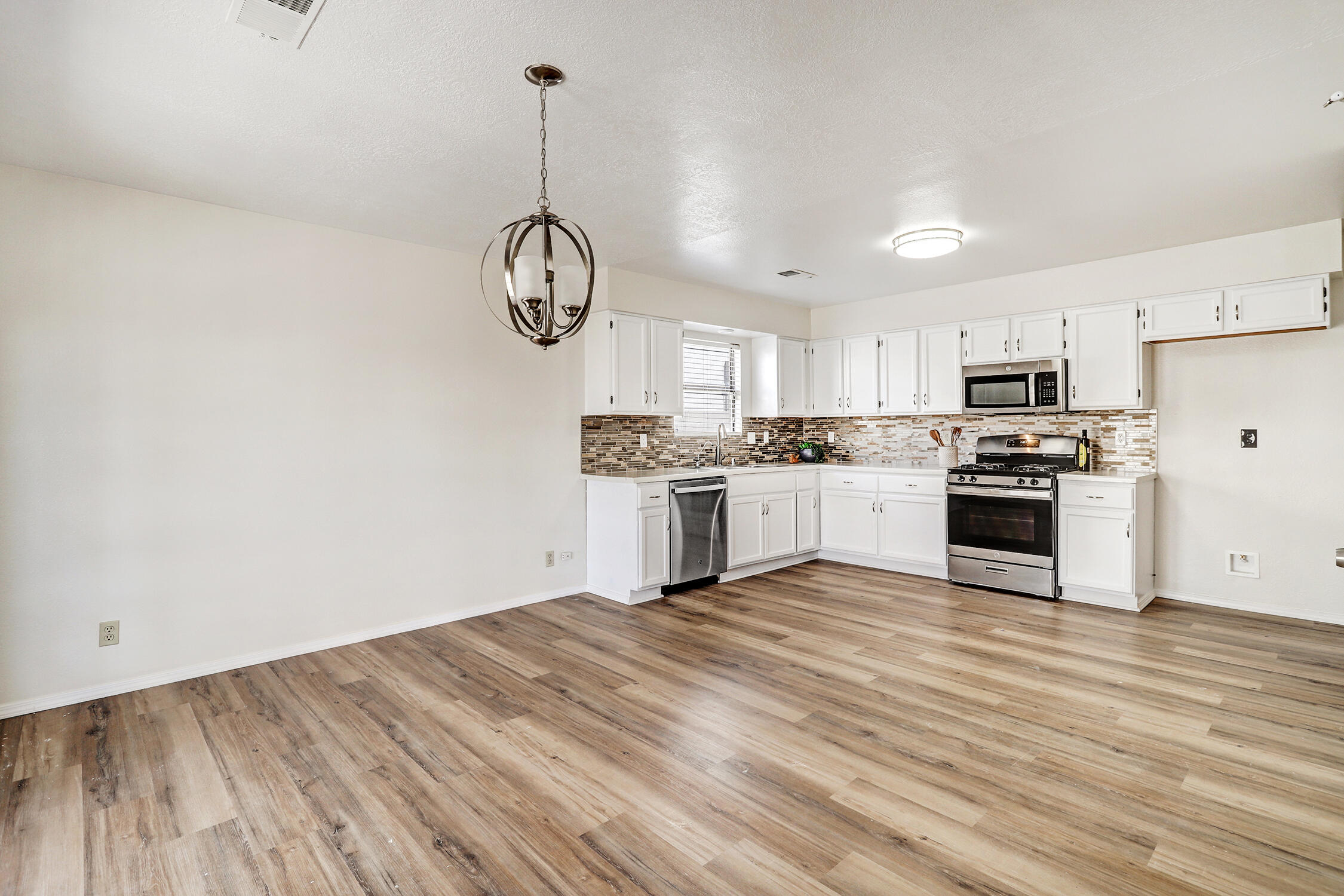 1937 CLEARWATER Loop NE