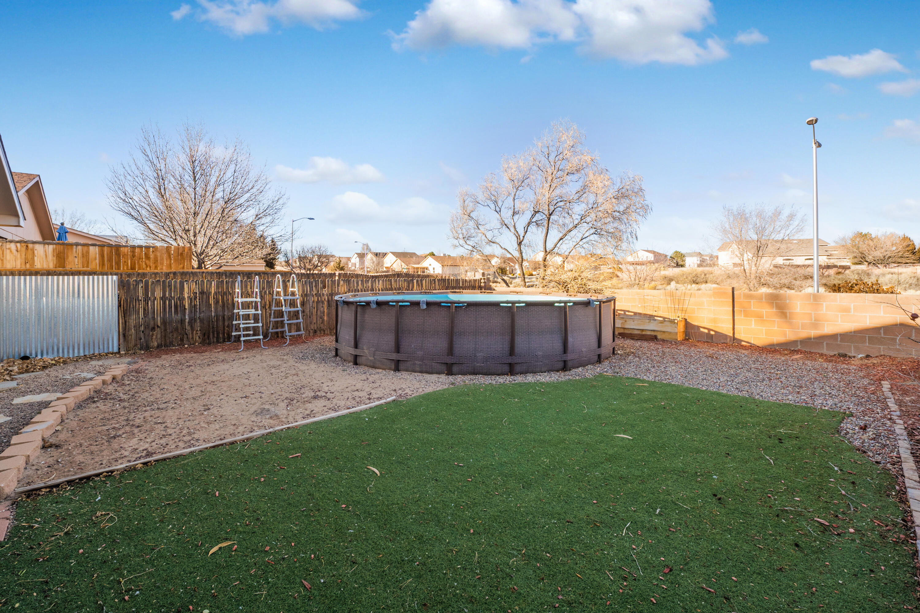 621 SANTA FE MEADOWS Drive NE