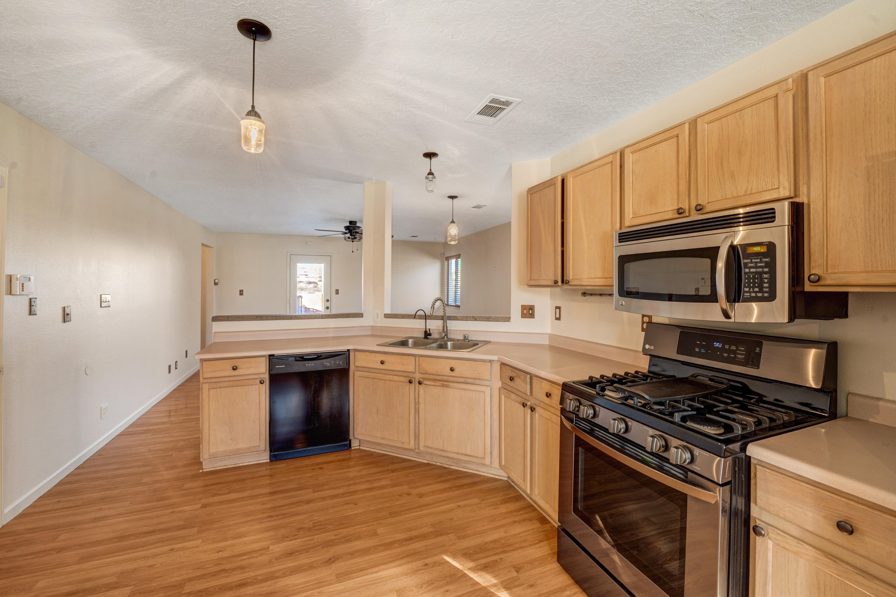 621 SANTA FE MEADOWS Drive NE
