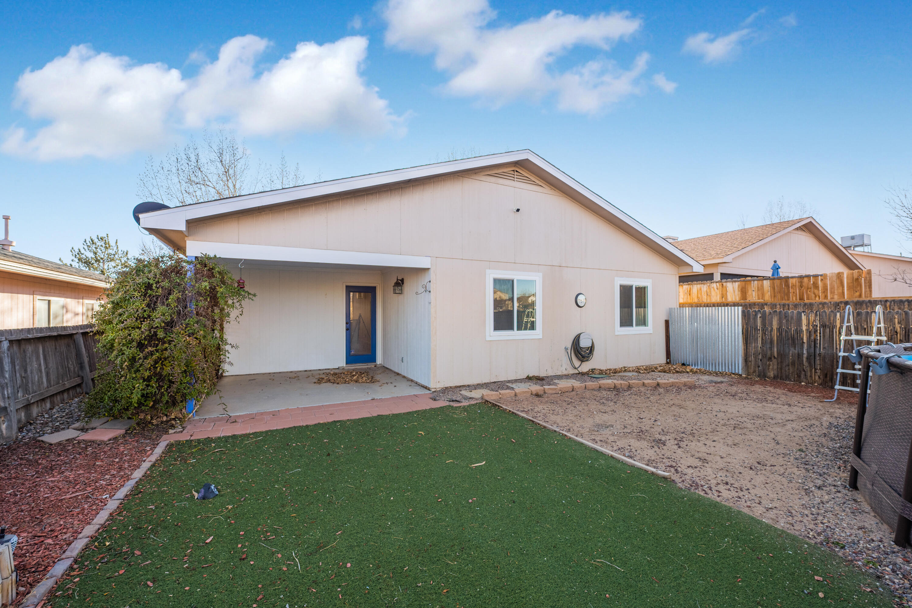 621 SANTA FE MEADOWS Drive NE
