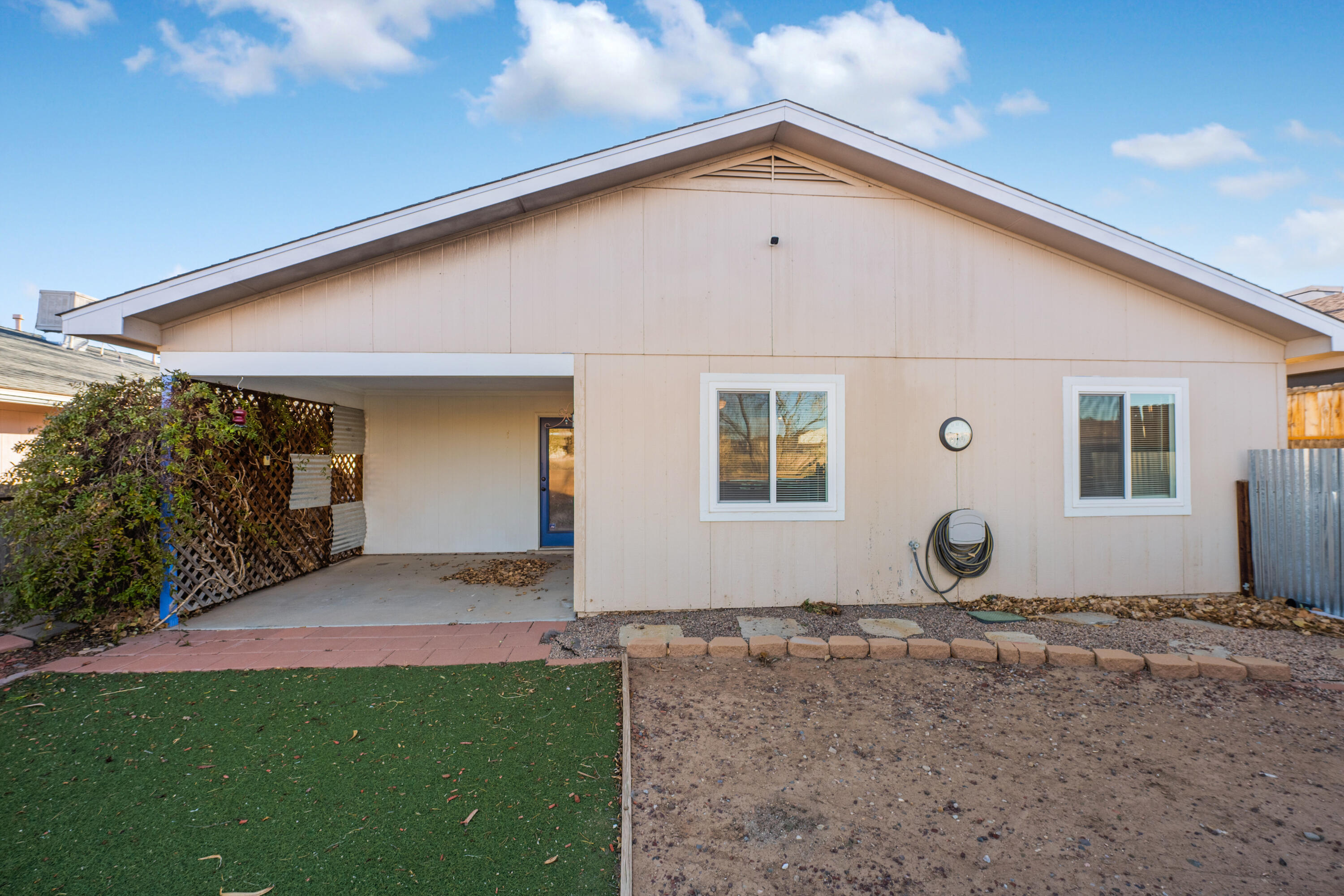621 SANTA FE MEADOWS Drive NE