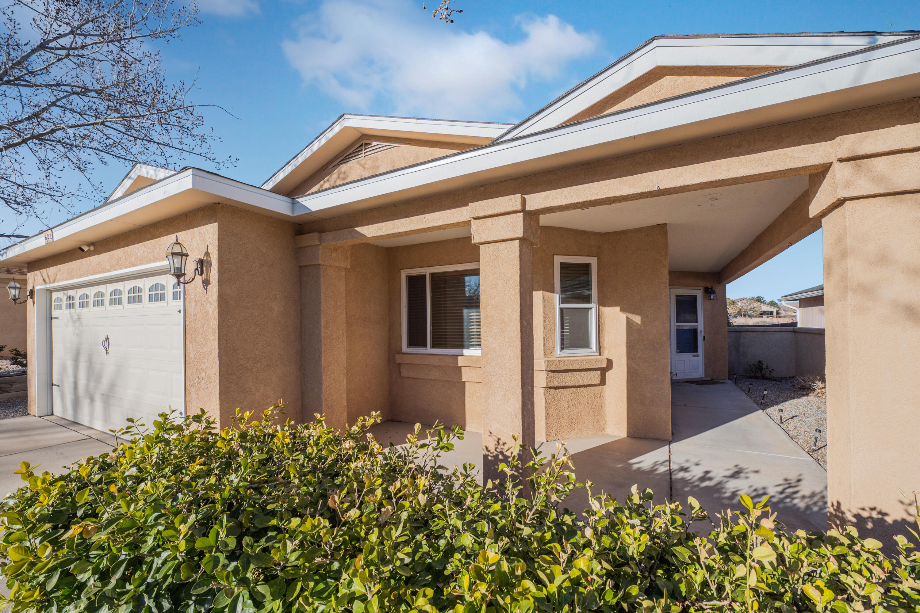 621 SANTA FE MEADOWS Drive NE