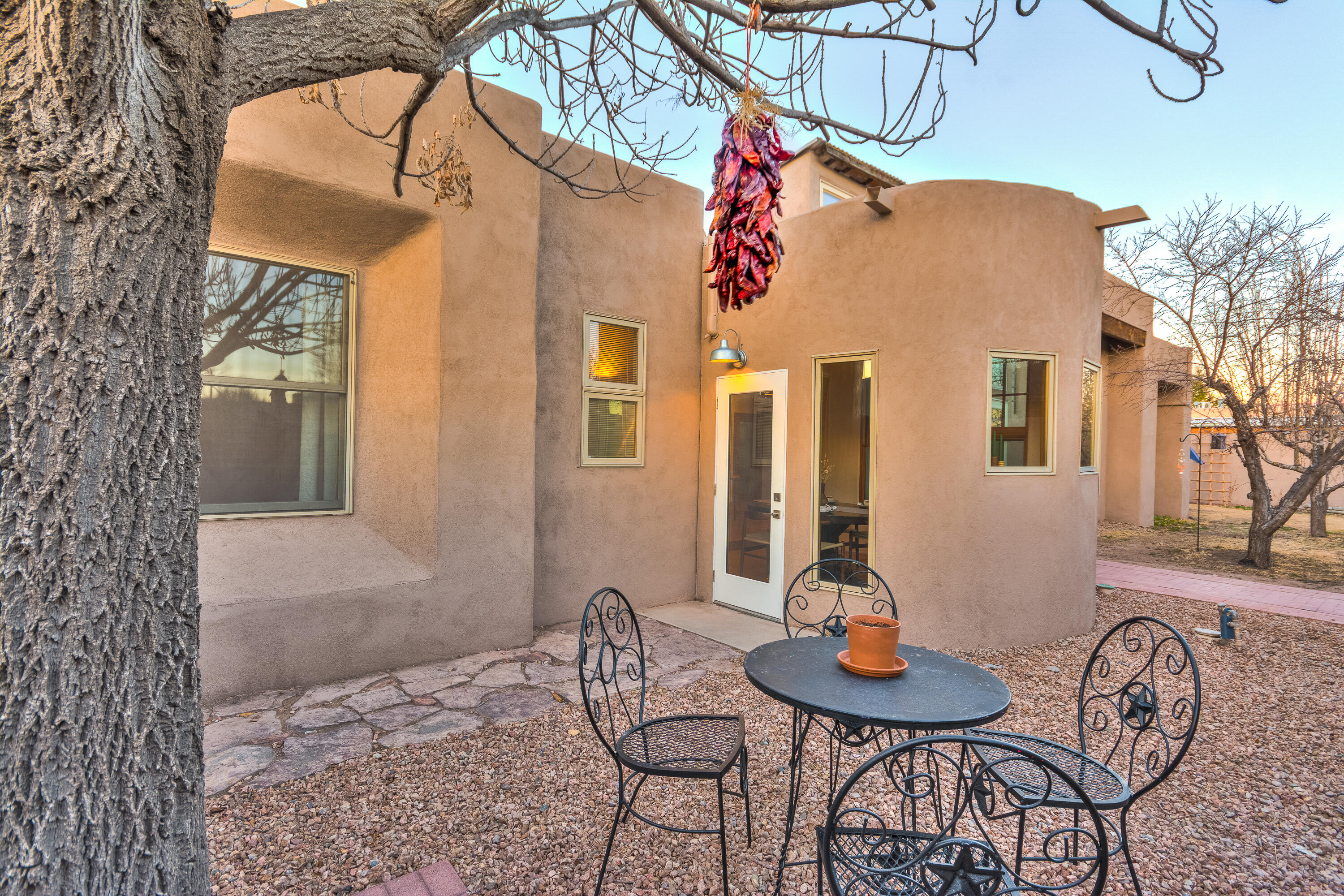 5118 Guadalupe Trail NW