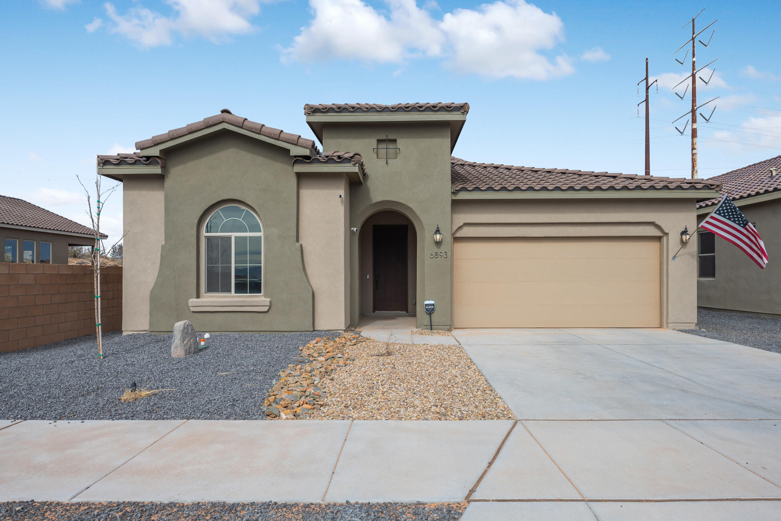 6893 CLEARY Loop NE