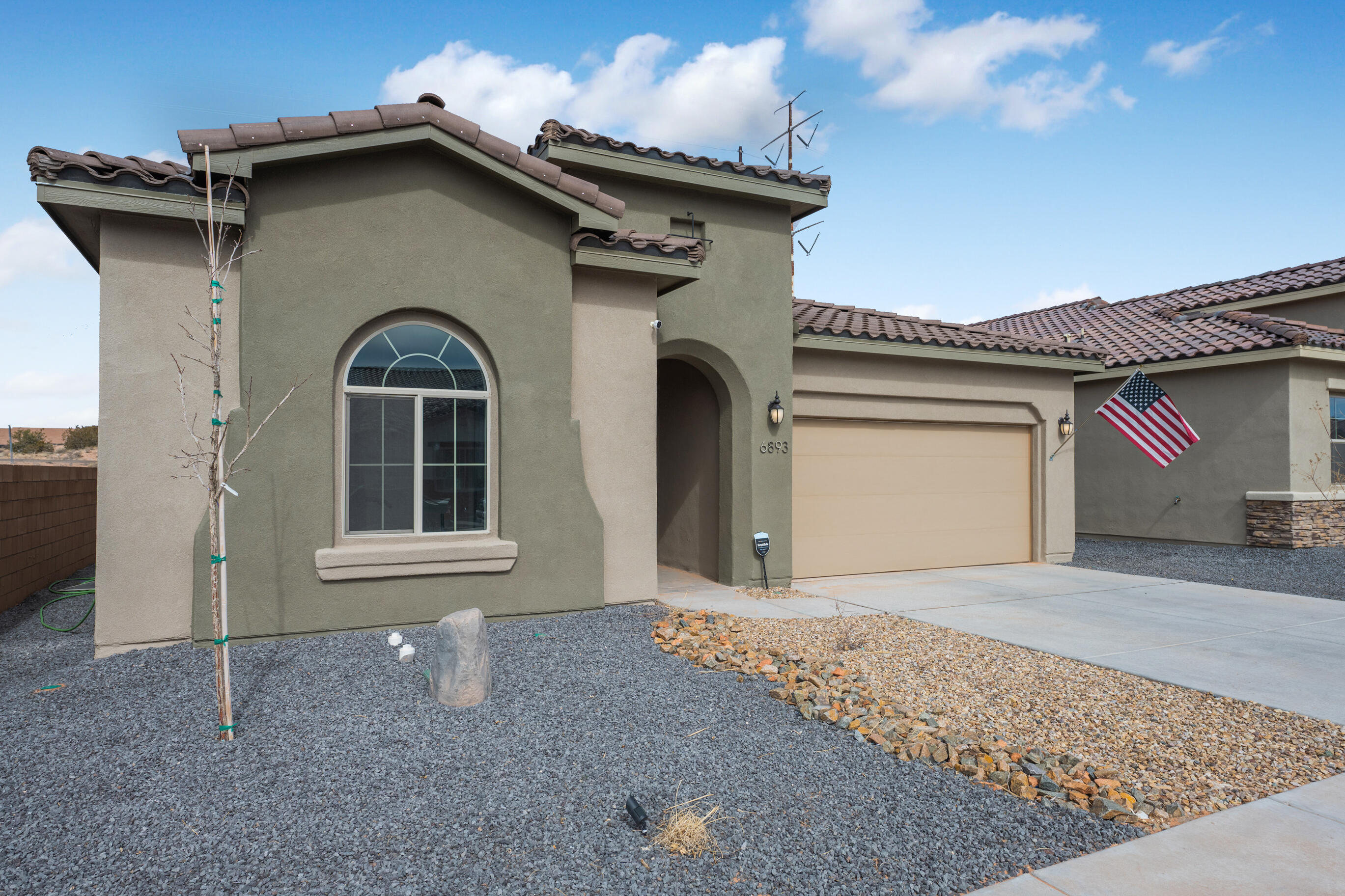 6893 CLEARY Loop NE