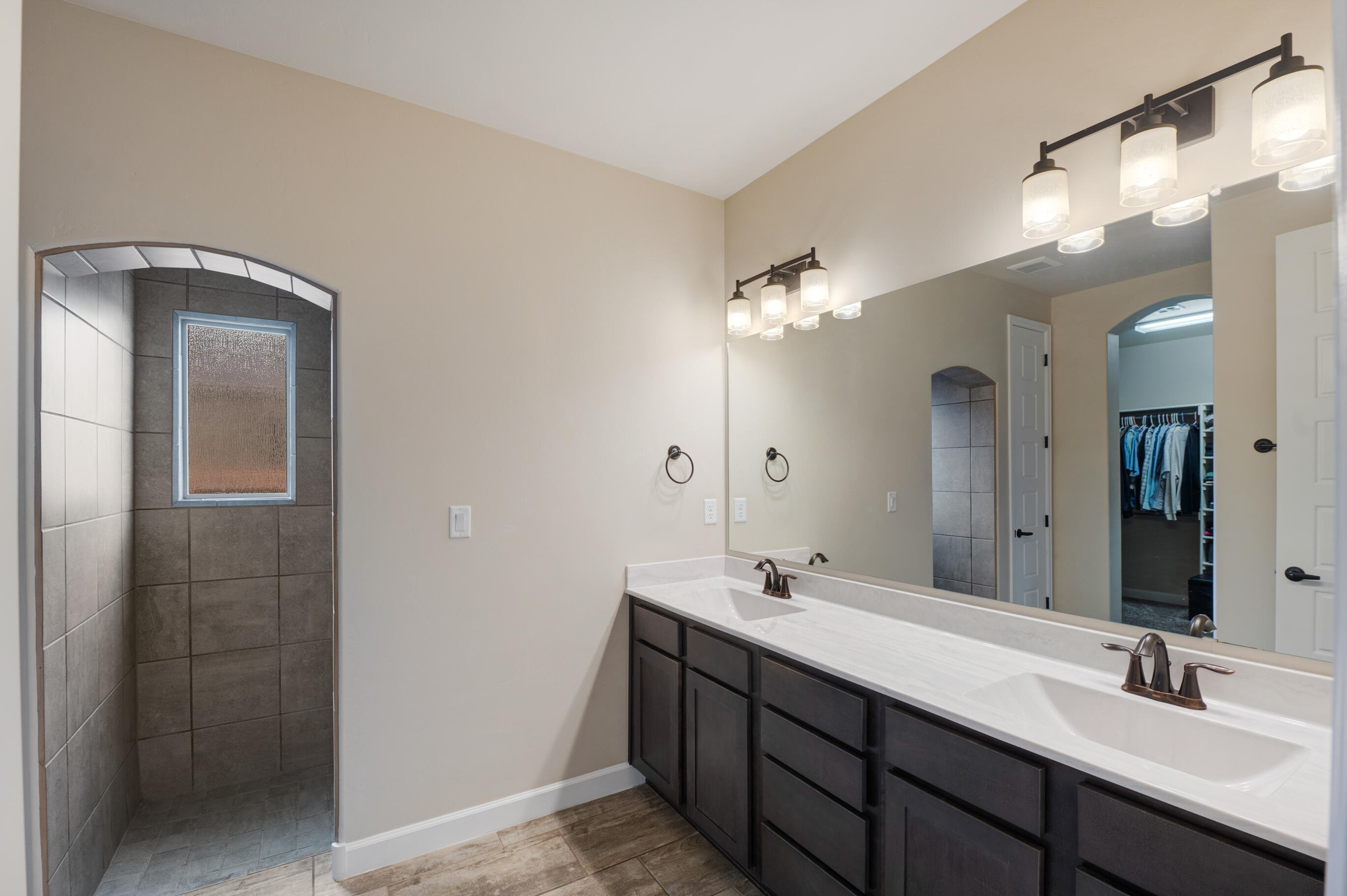 6893 CLEARY Loop NE
