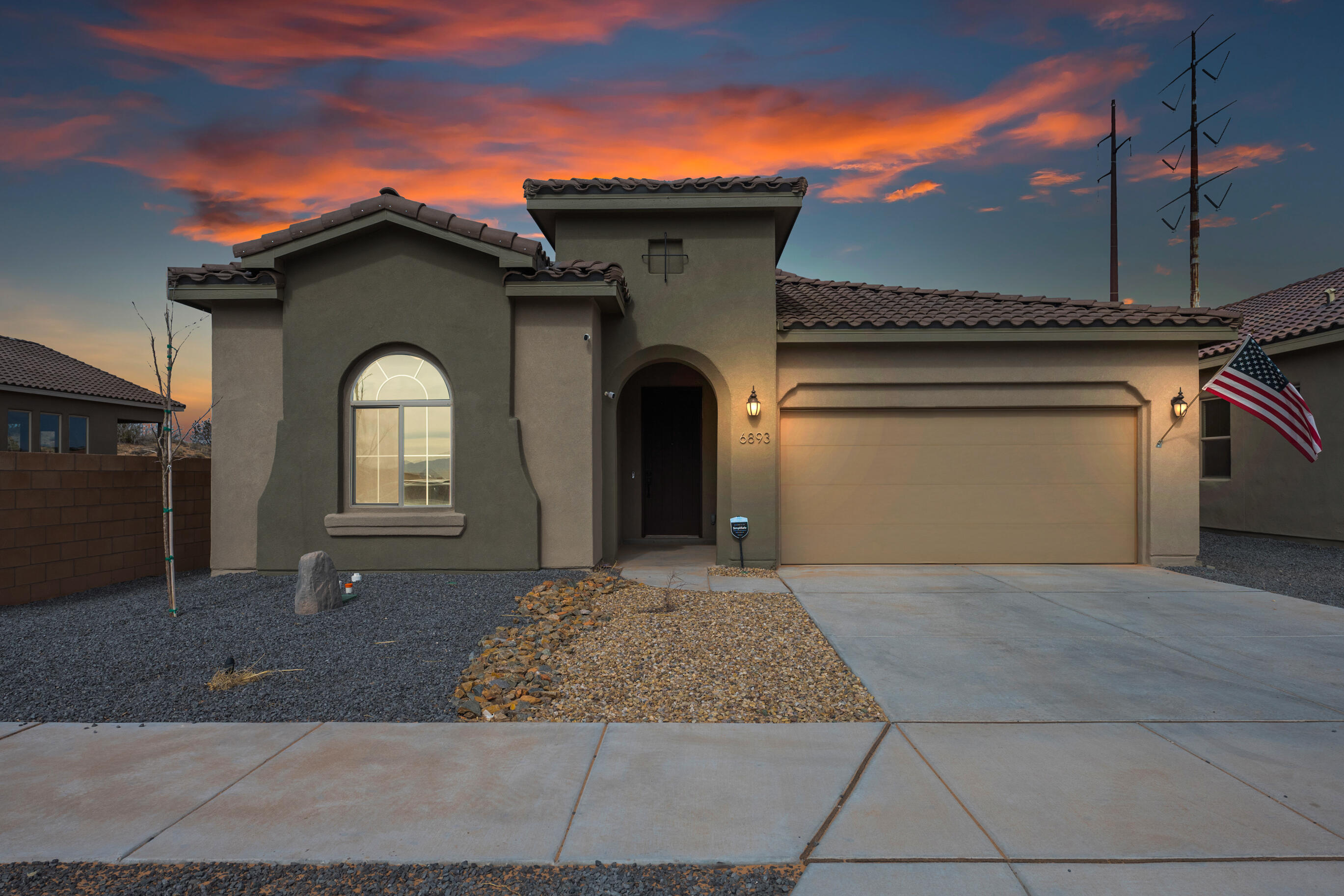 6893 CLEARY Loop NE